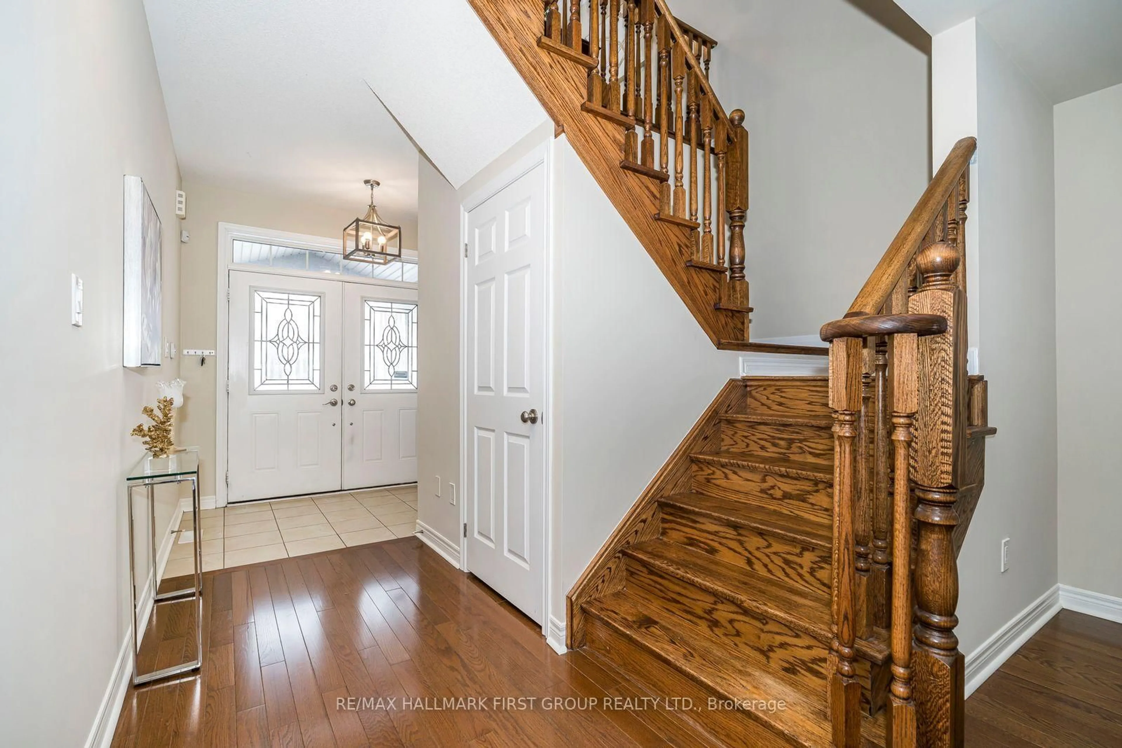 Indoor entryway for 49 Bignell Cres, Ajax Ontario L1Z 0P6