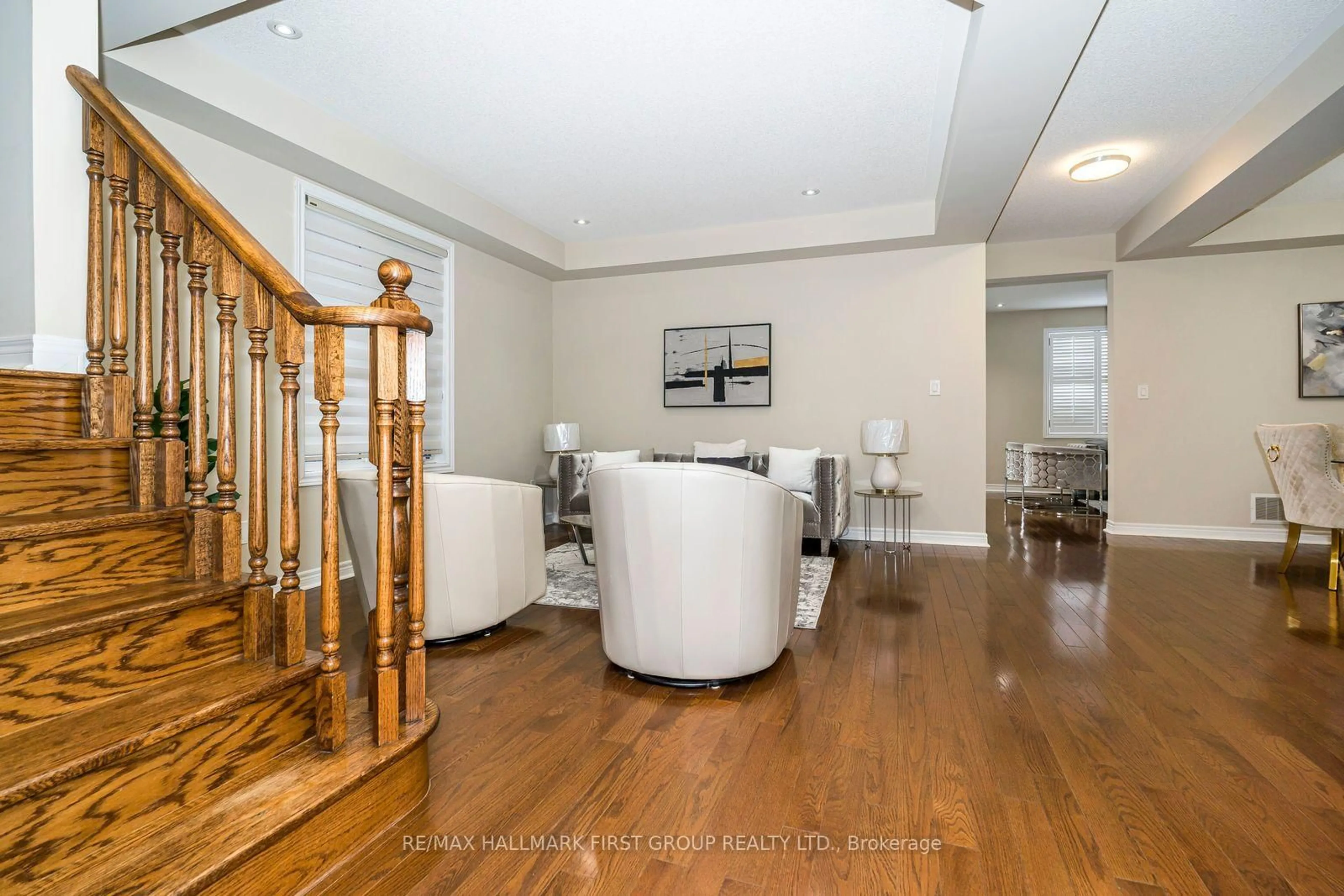 Indoor foyer for 49 Bignell Cres, Ajax Ontario L1Z 0P6