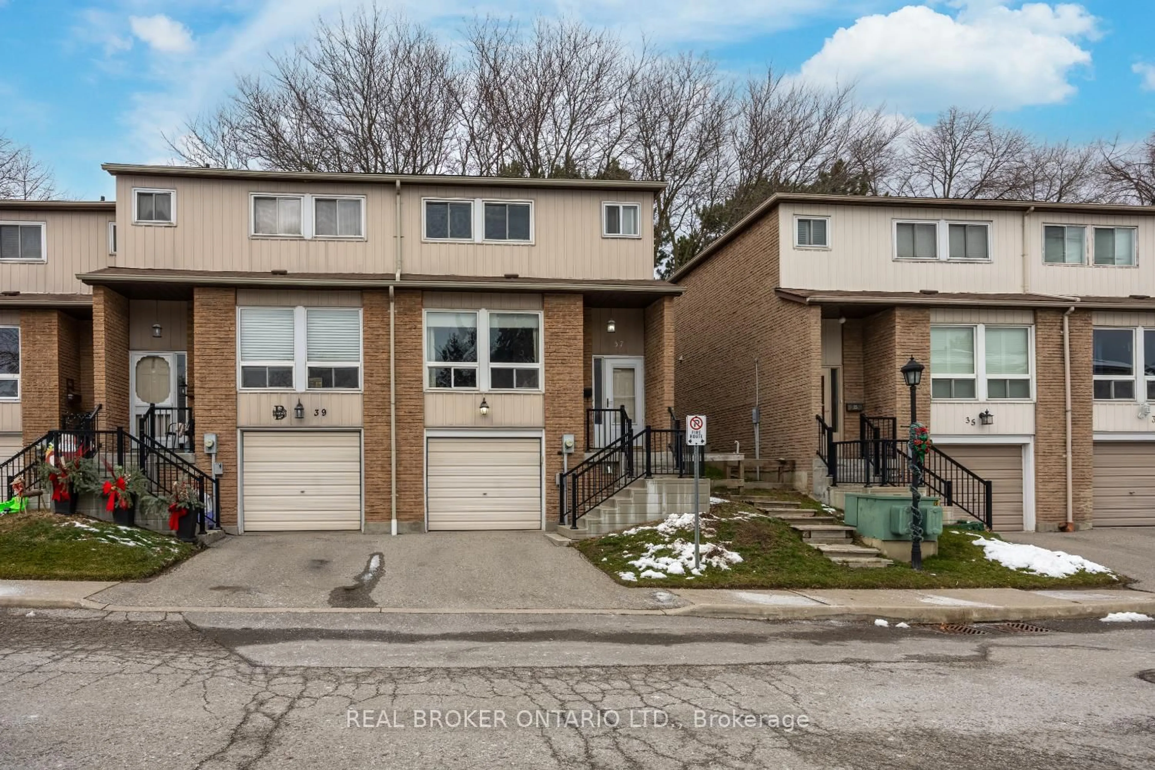Unknown for 37 Macey Crt, Ajax Ontario L1S 6E3