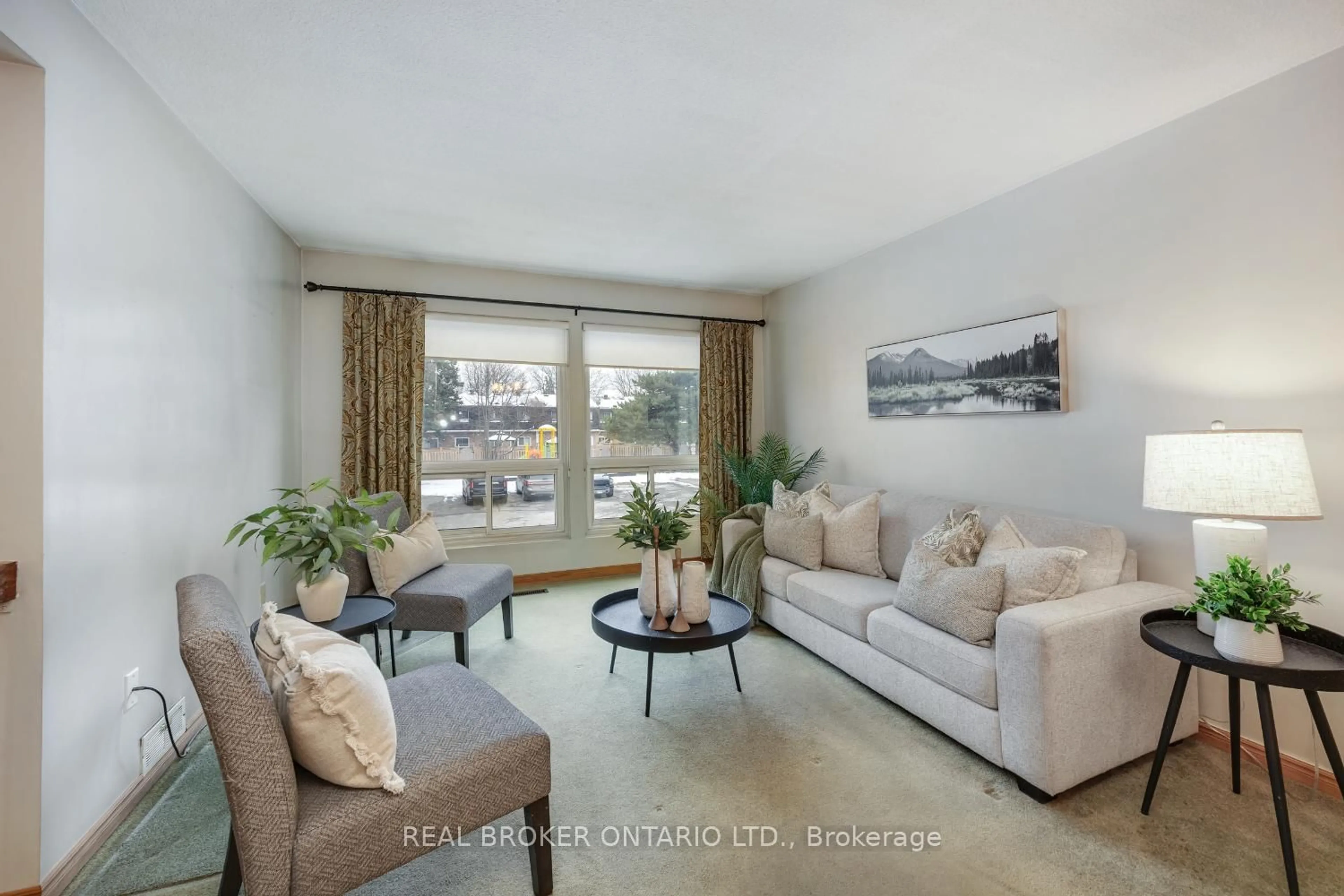 Living room with furniture, unknown for 37 Macey Crt, Ajax Ontario L1S 6E3