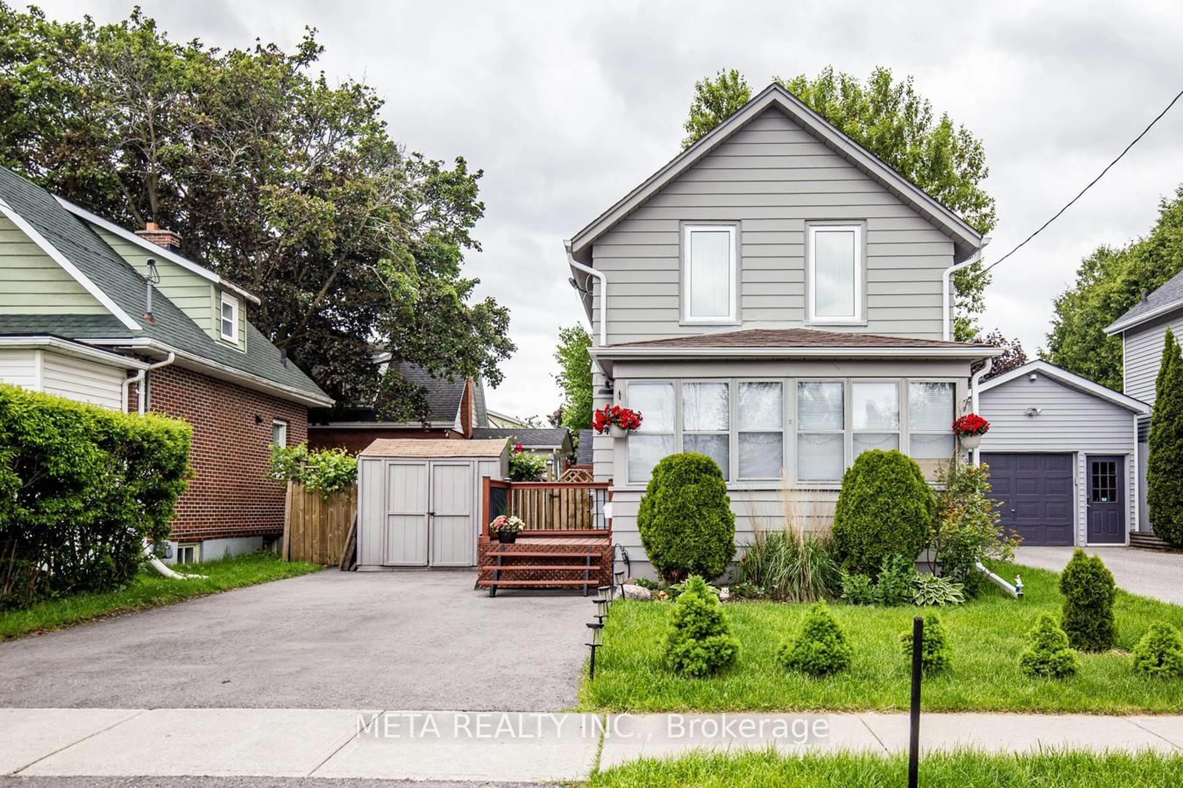 Home with vinyl exterior material, street for 340 French St, Oshawa Ontario L1G 5N7