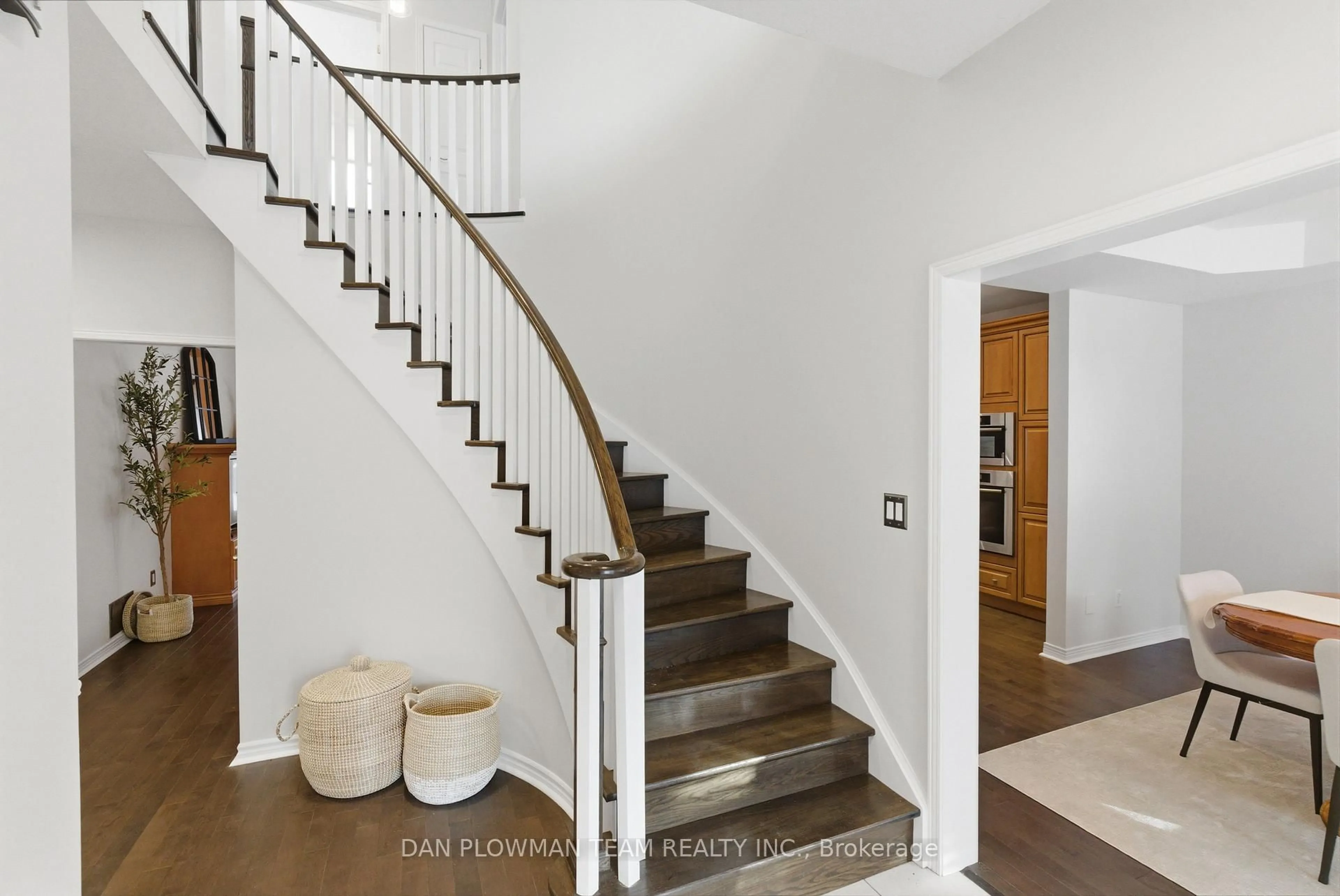 Stairs for 283 Ryerson Cres, Oshawa Ontario L1G 8B7