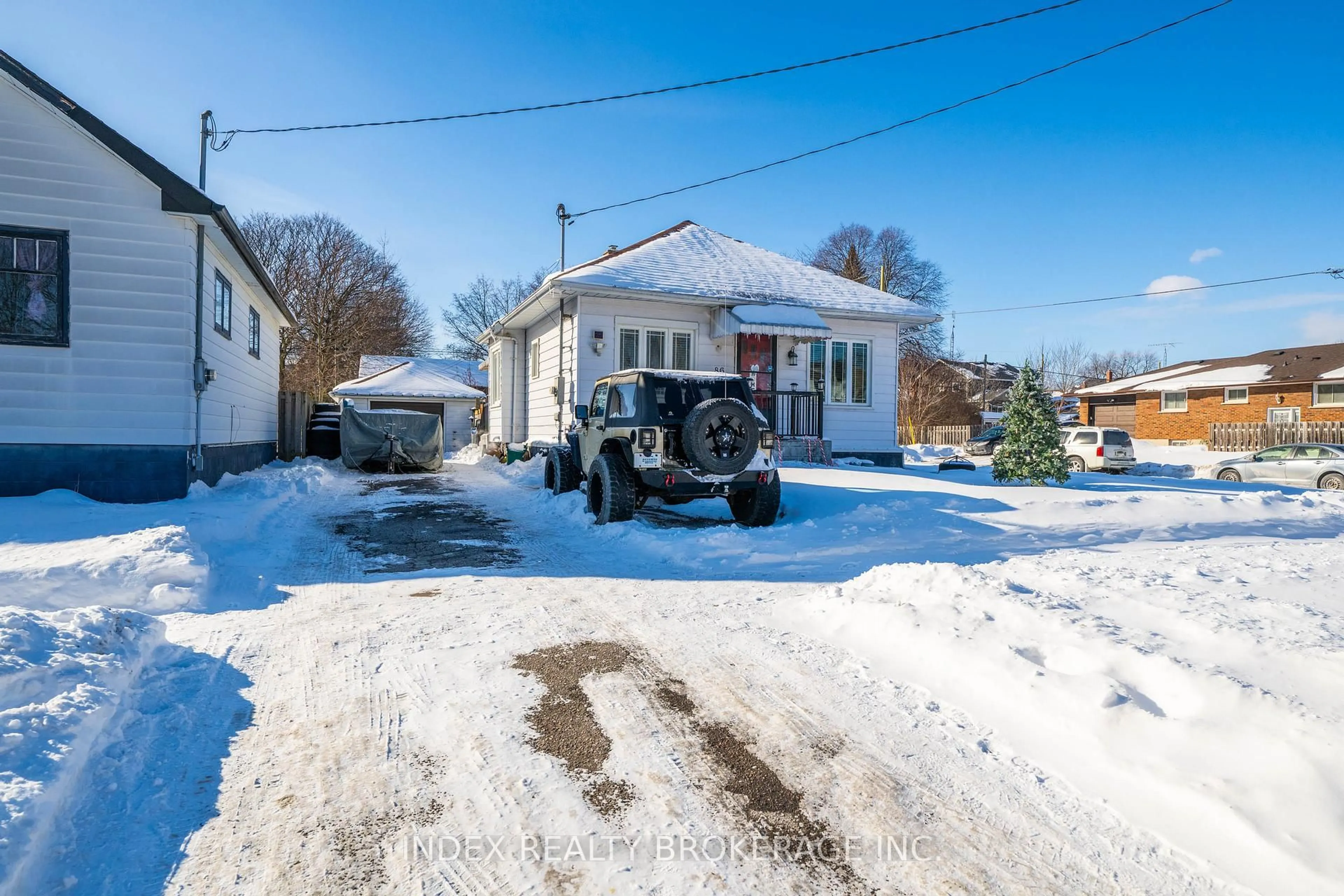A pic from outside/outdoor area/front of a property/back of a property/a pic from drone, street for 86 Gibbons St, Oshawa Ontario L1J 4X9