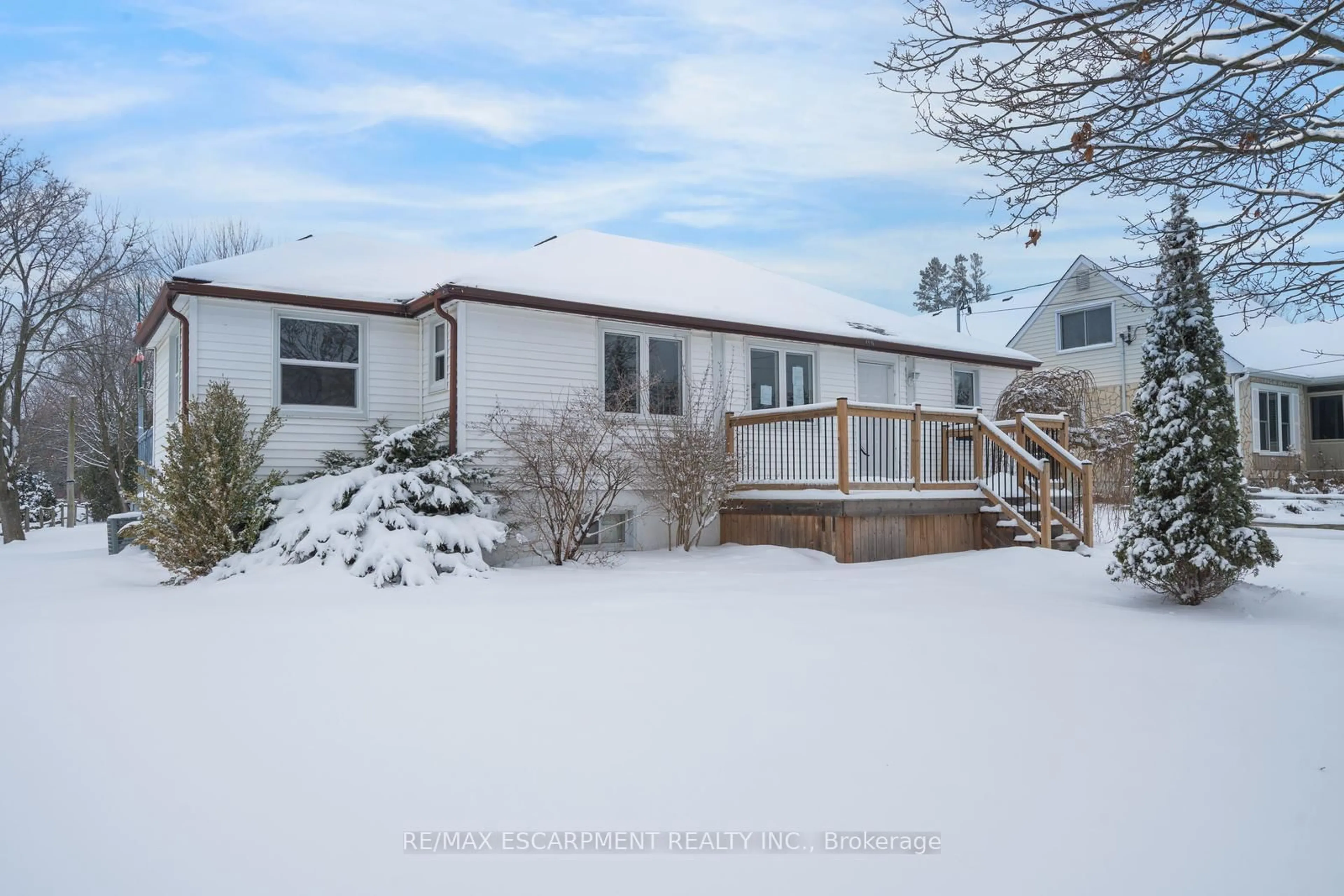 A pic from outside/outdoor area/front of a property/back of a property/a pic from drone, street for 2414 Holt Rd, Clarington Ontario L1C 6G5