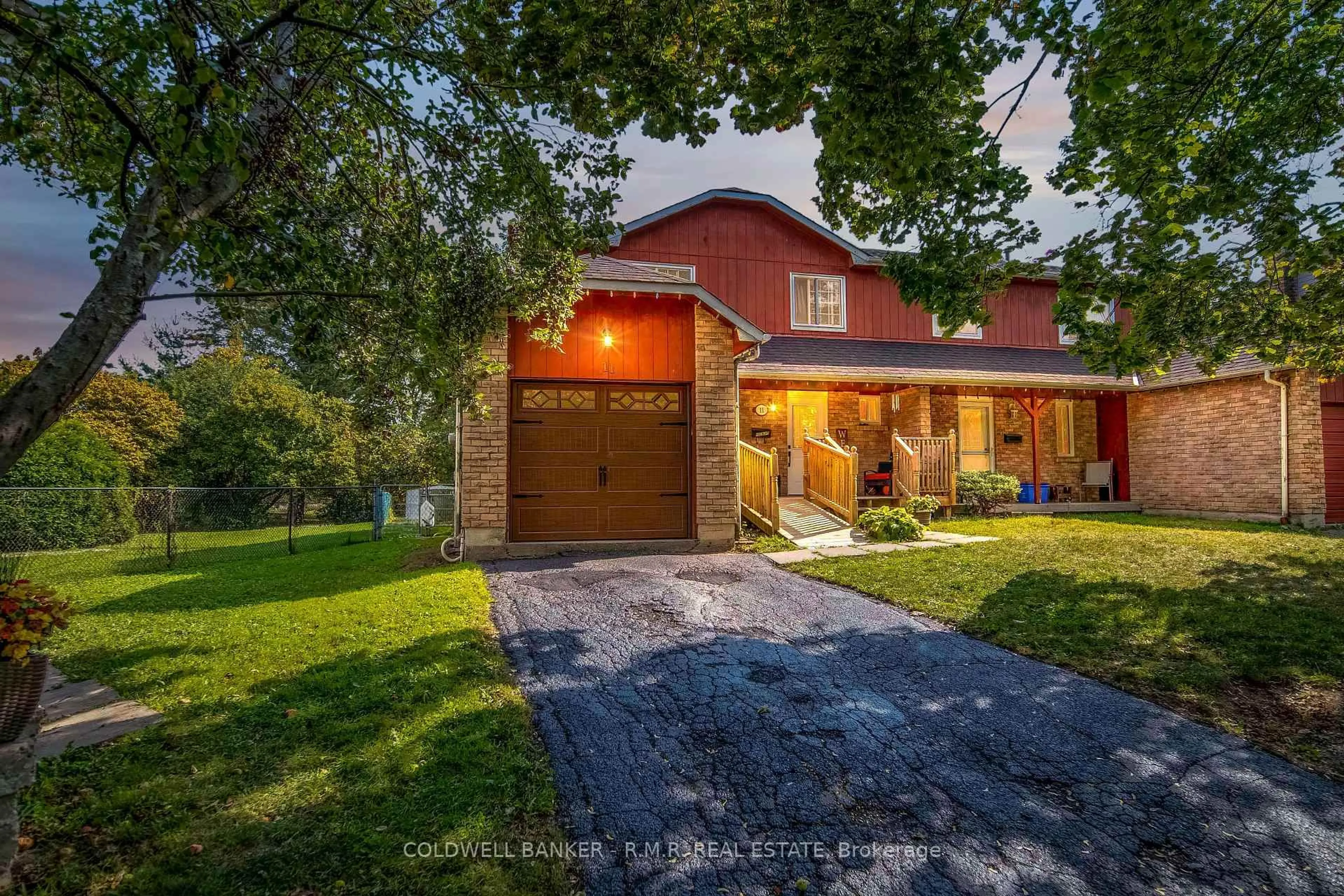 Unknown for 11 Beecroft Crt, Whitby Ontario L1P 1C7