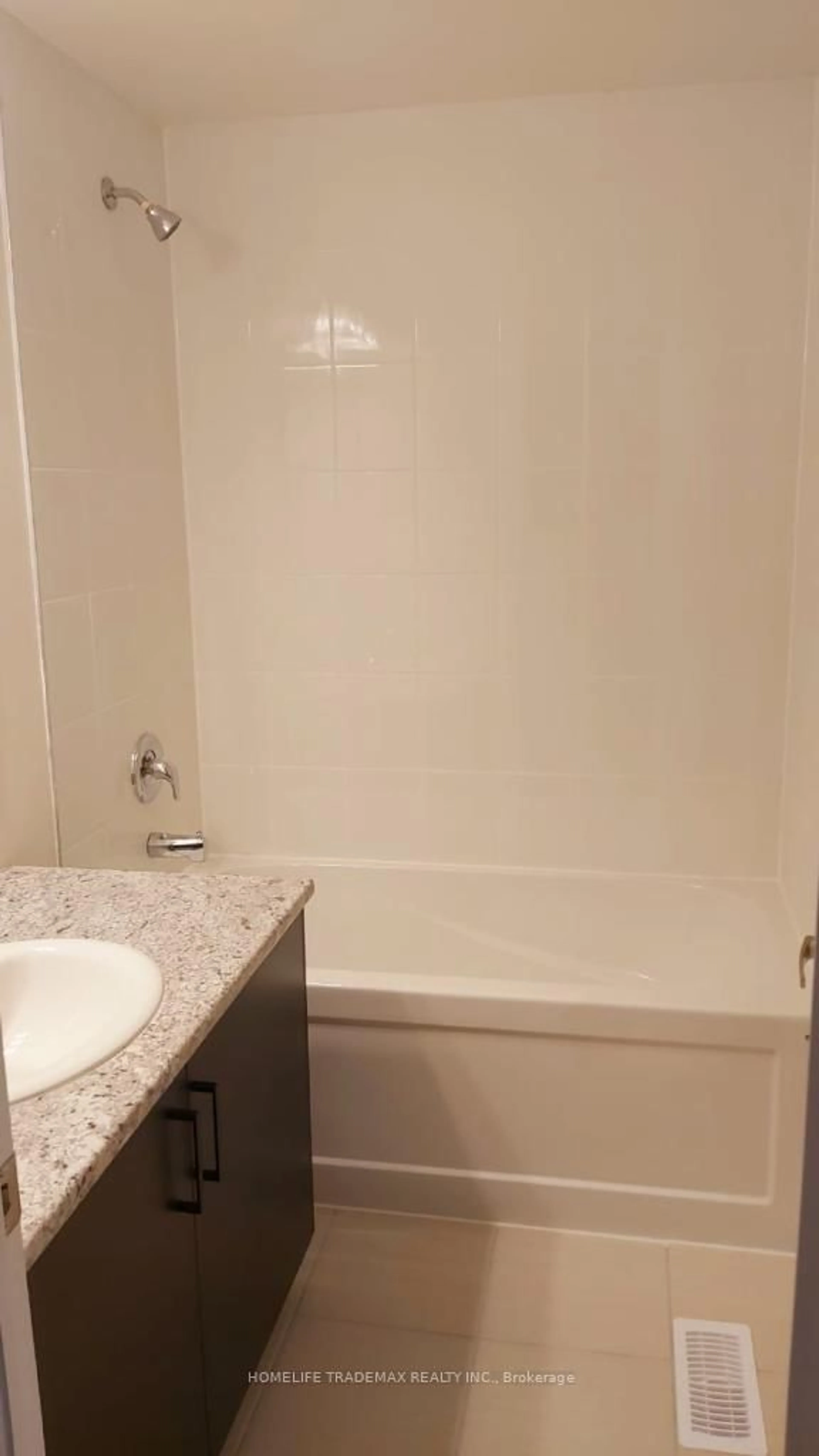 Standard bathroom, unknown for 771 Eddystone Path, Oshawa Ontario L1H 0A7