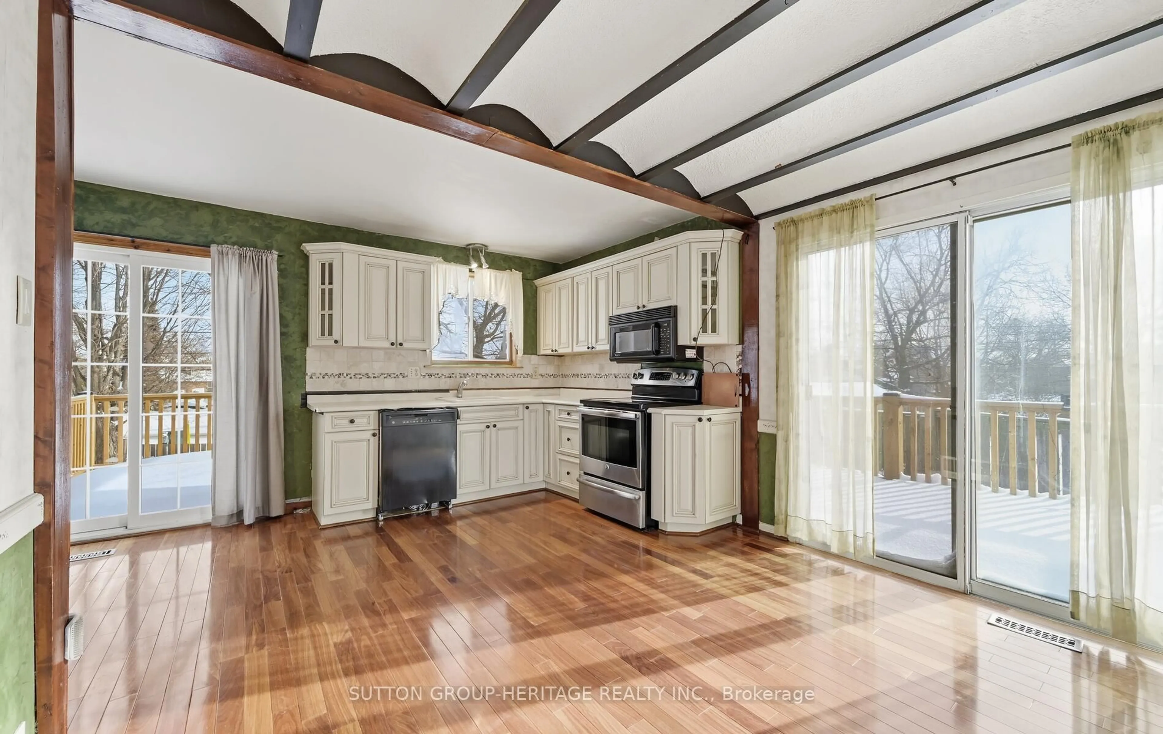 Open concept kitchen, unknown for 7 Graham Crt, Ajax Ontario L1S 1H6