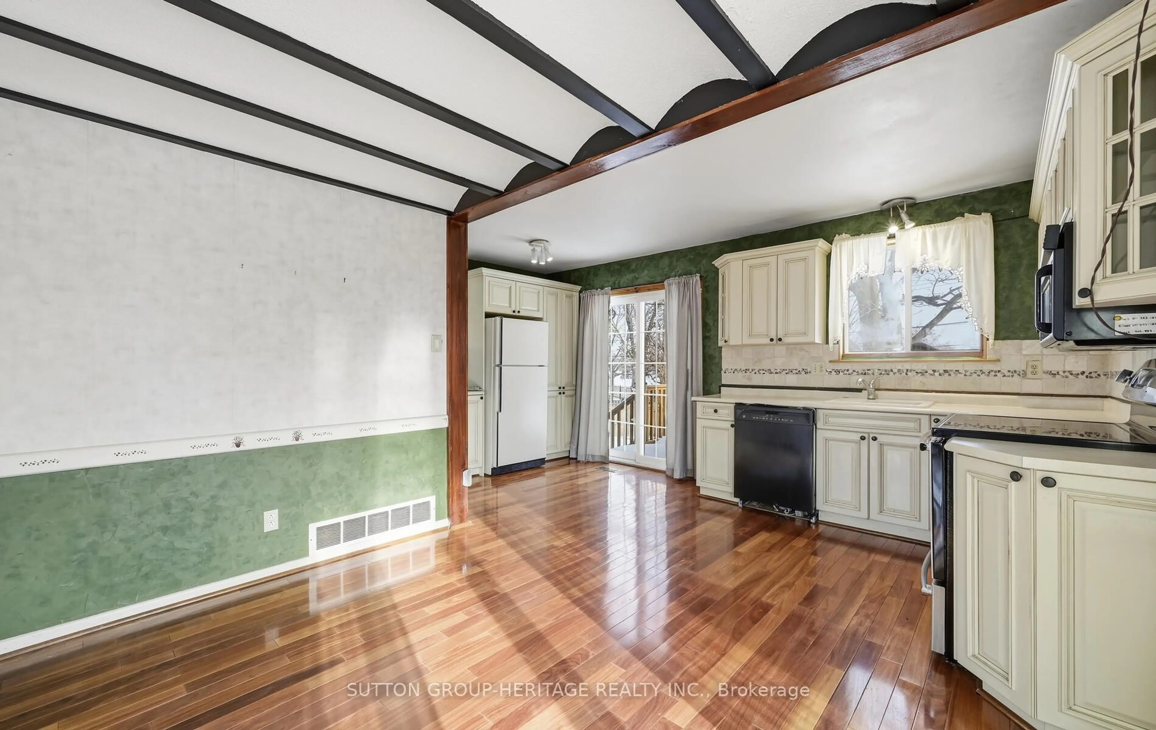 Unknown for 7 Graham Crt, Ajax Ontario L1S 1H6