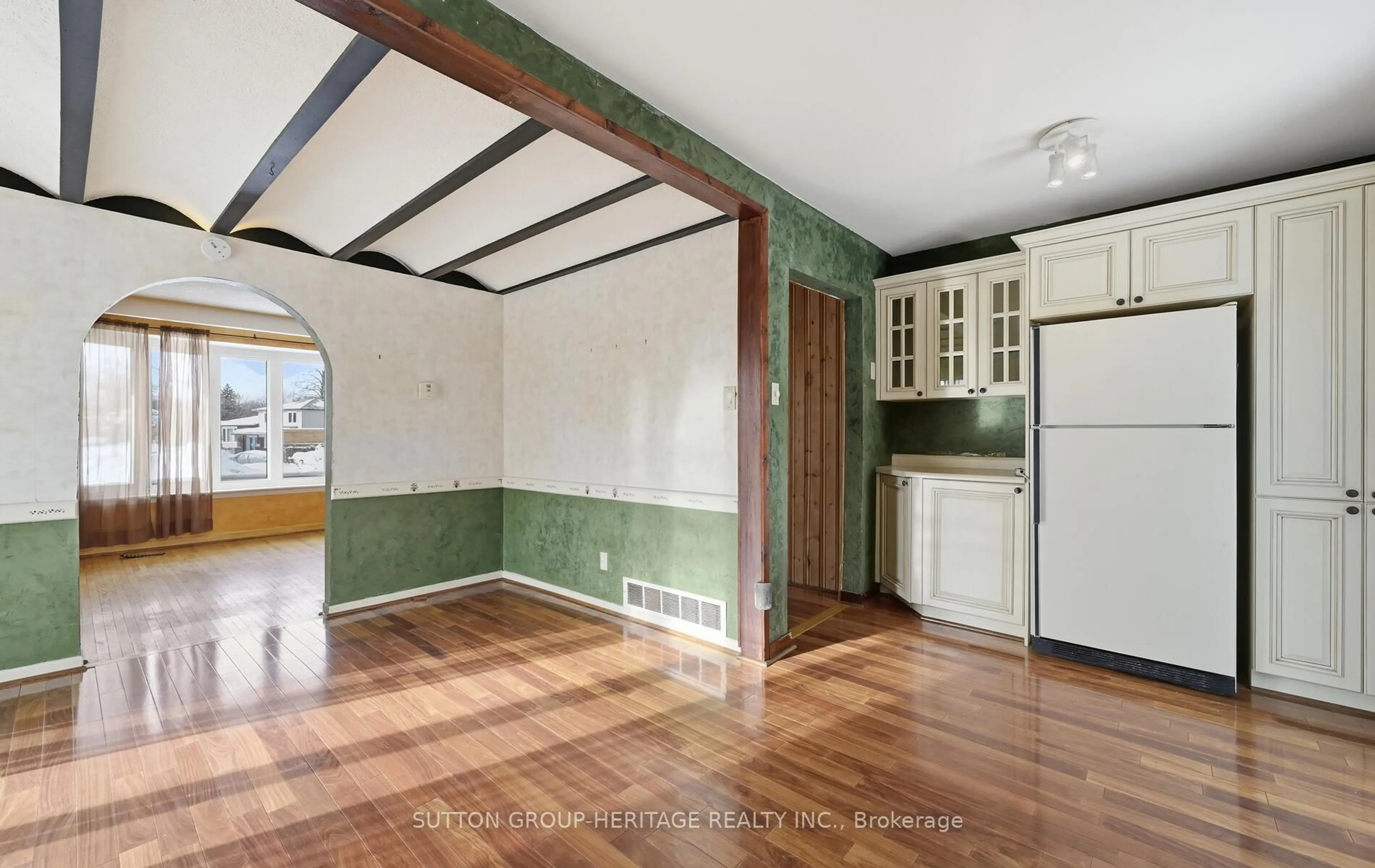 Open concept kitchen, unknown for 7 Graham Crt, Ajax Ontario L1S 1H6