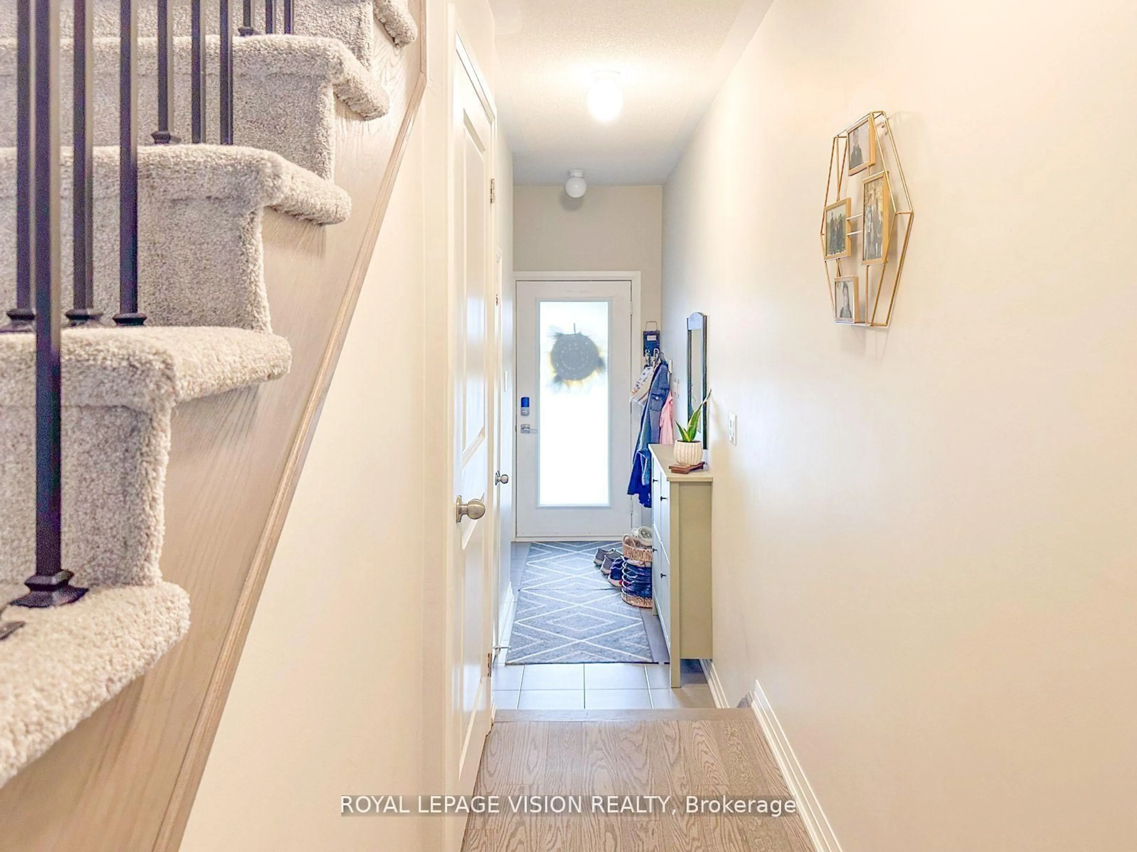 Indoor entryway for 74 Caspian Sq, Clarington Ontario L1C 7G4