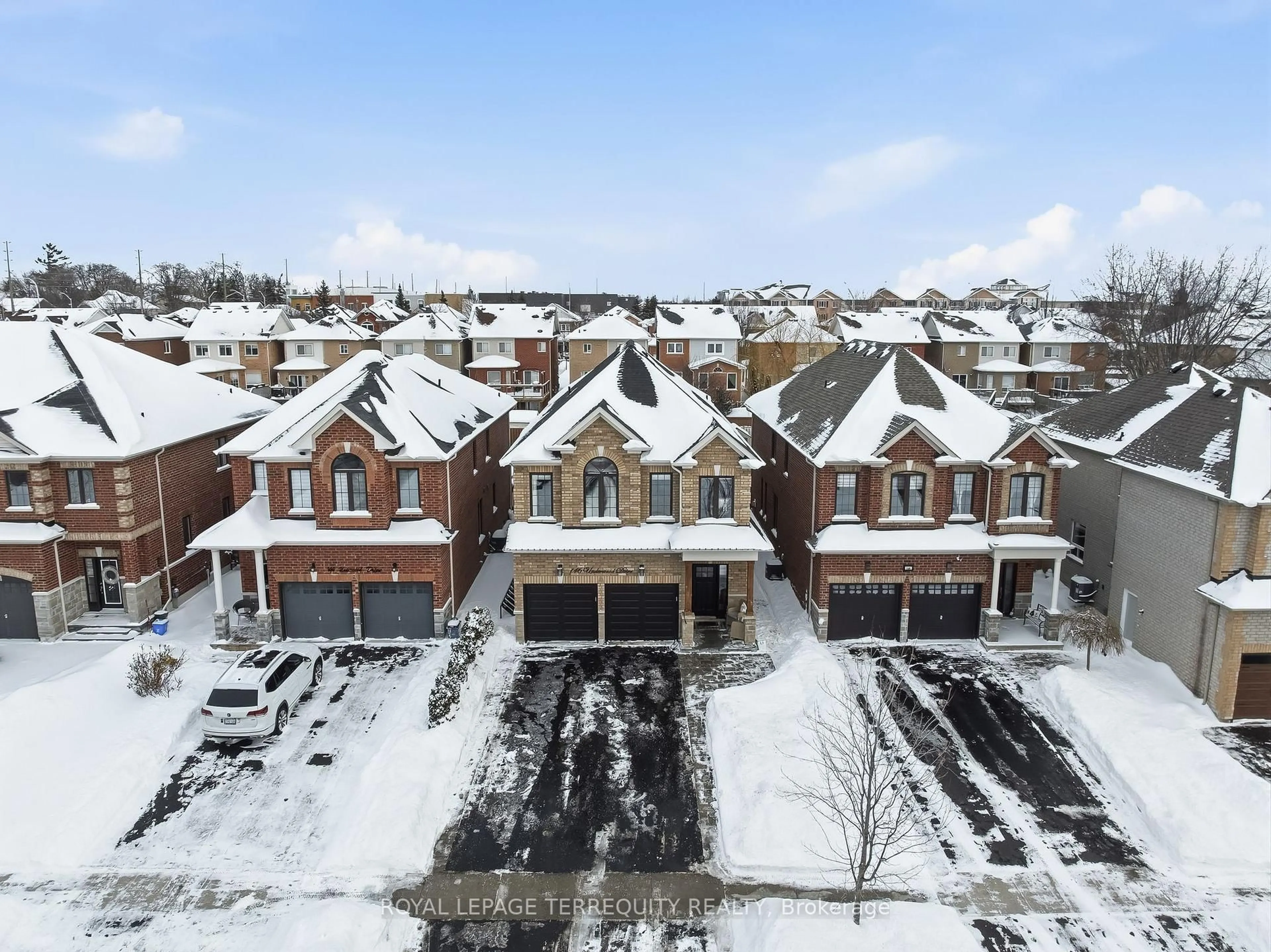 A pic from outside/outdoor area/front of a property/back of a property/a pic from drone, unknown for 146 Underwood Dr, Whitby Ontario L1M 0K9