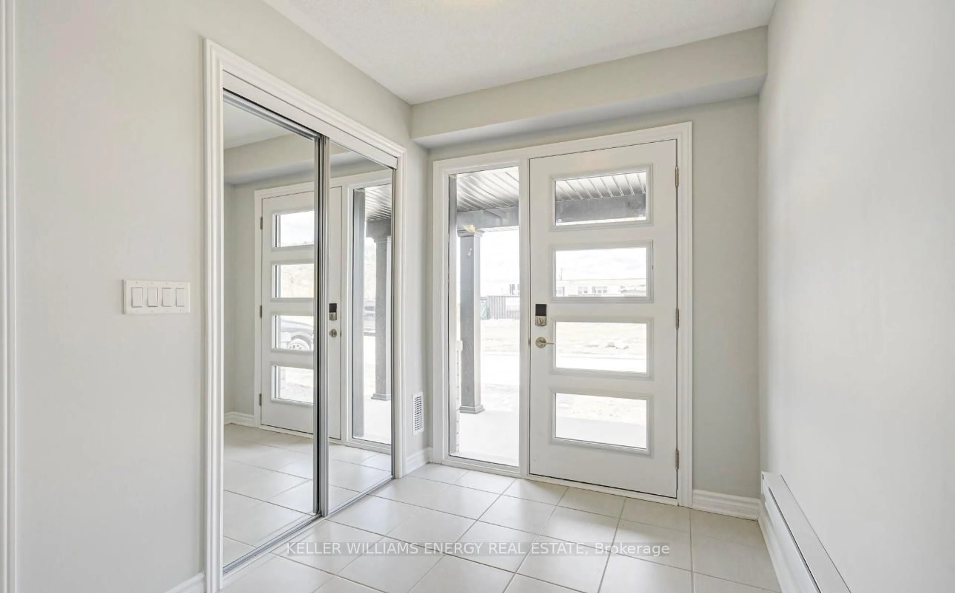 Indoor entryway for 1210 Greentree Path, Oshawa Ontario L1H 8L7