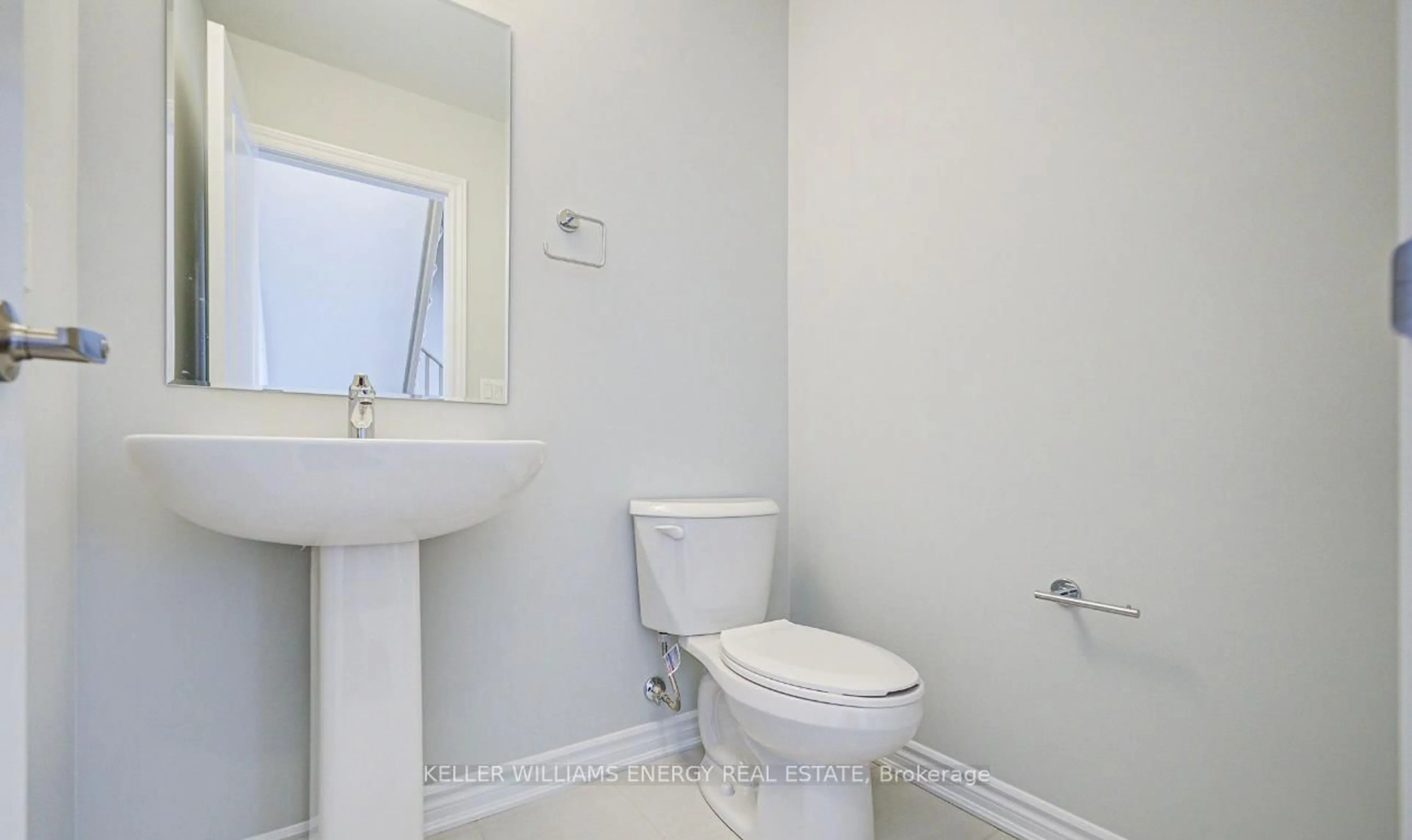 Standard bathroom, unknown for 1210 Greentree Path, Oshawa Ontario L1H 8L7