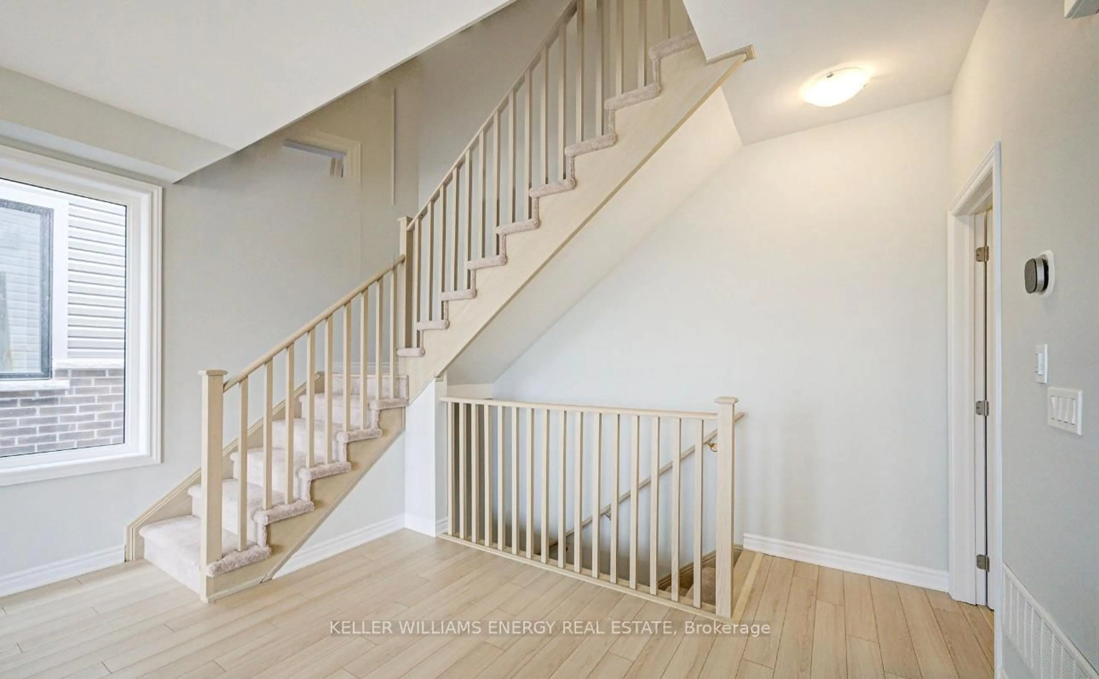Stairs for 1210 Greentree Path, Oshawa Ontario L1H 8L7