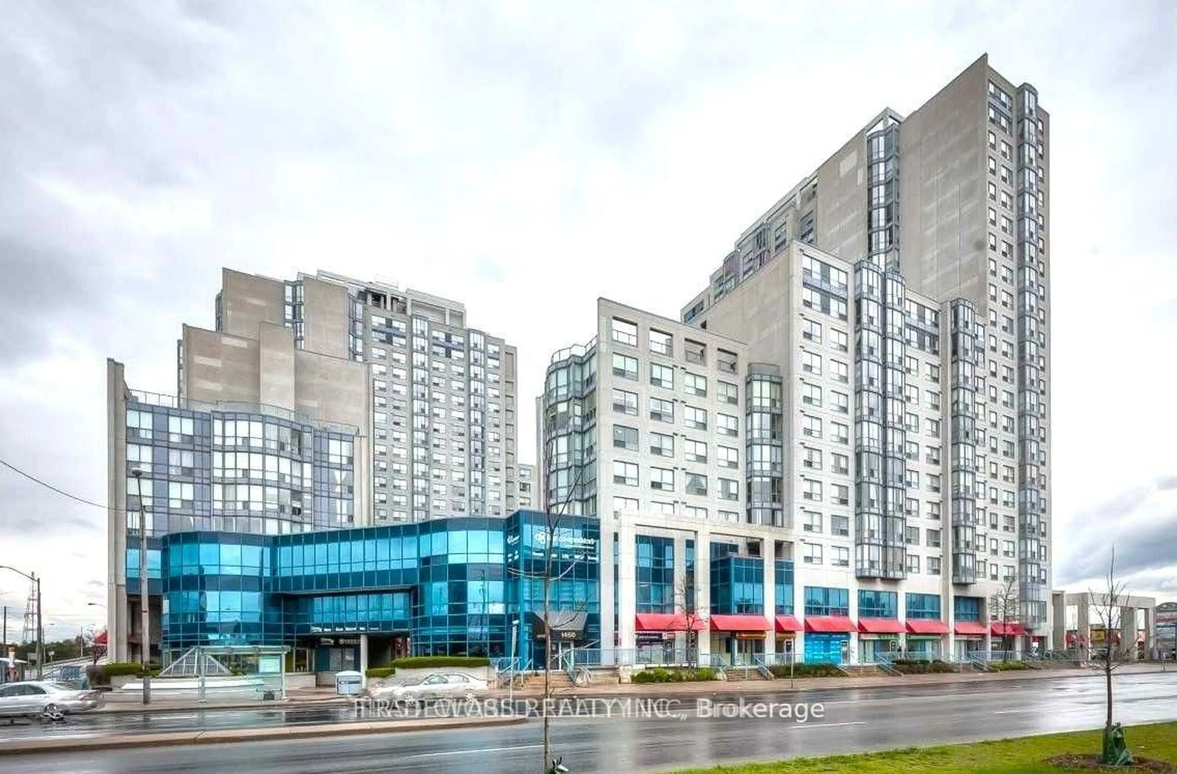 Indoor foyer for 1470 Midland Ave #911, Toronto Ontario M1P 4Z4