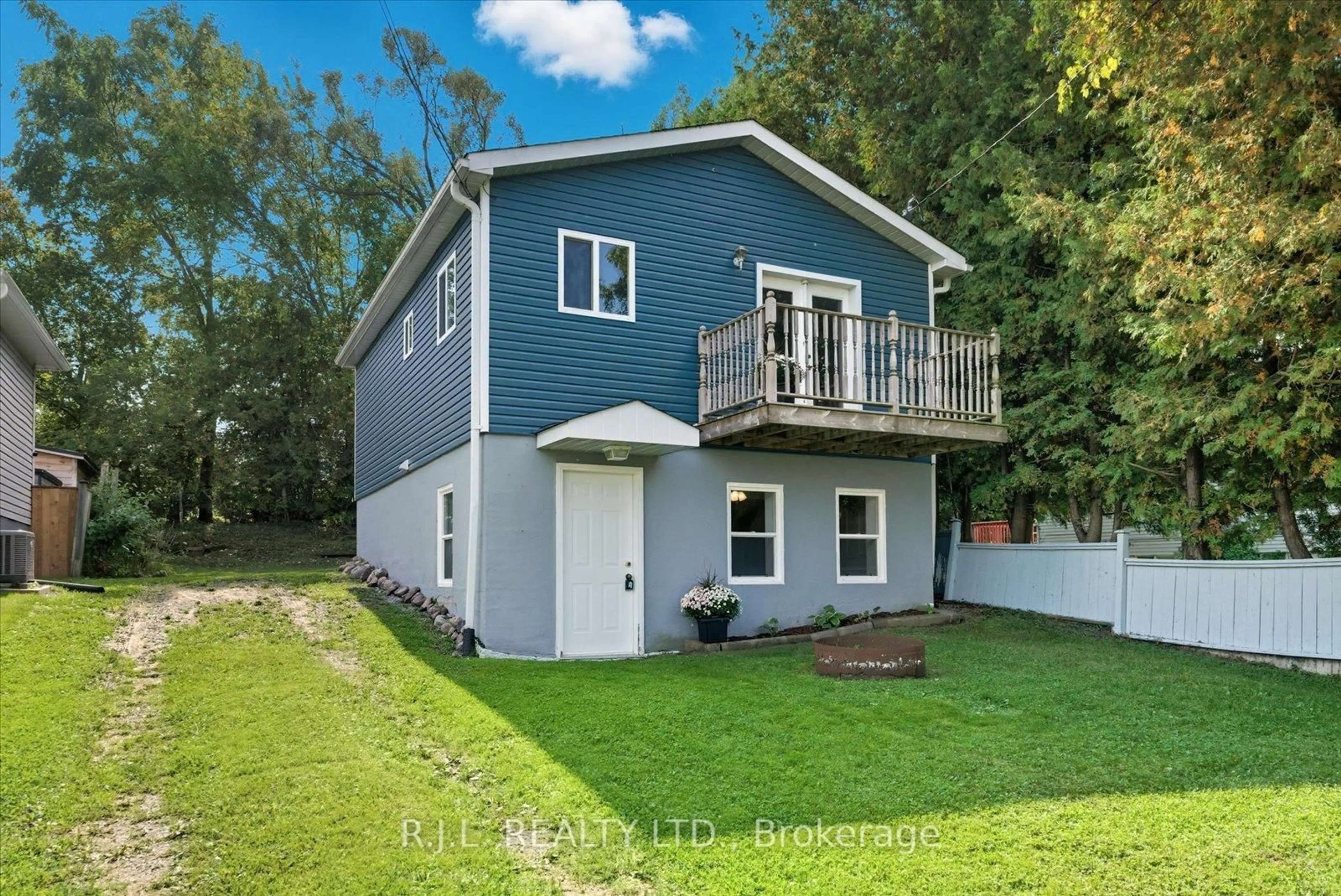 Home with vinyl exterior material, unknown for 178 Platten Blvd, Scugog Ontario L9L 1B4