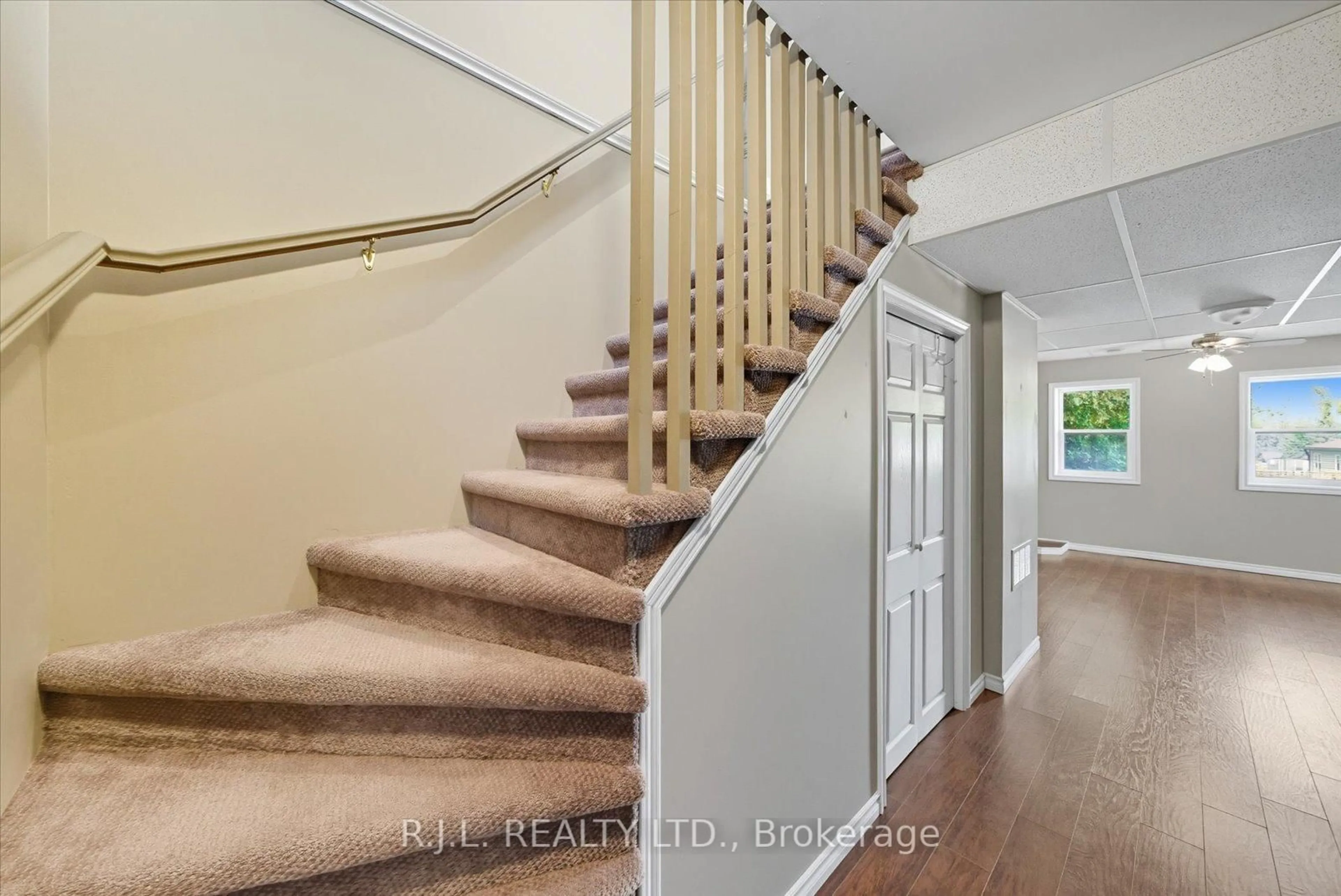 Stairs for 178 Platten Blvd, Scugog Ontario L9L 1B4