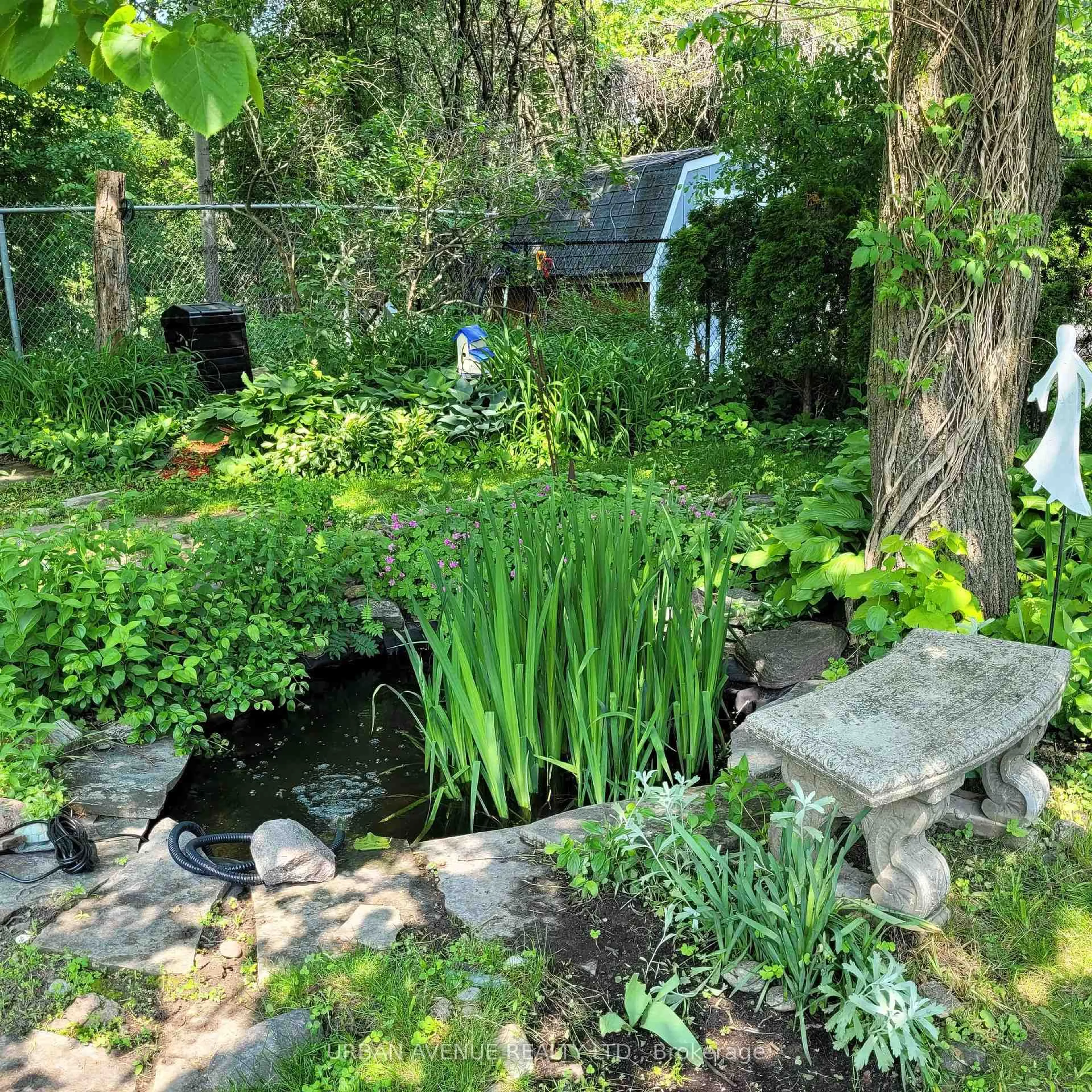 Patio, street for 2125 Lynn Heights Dr, Pickering Ontario L1X 2S1