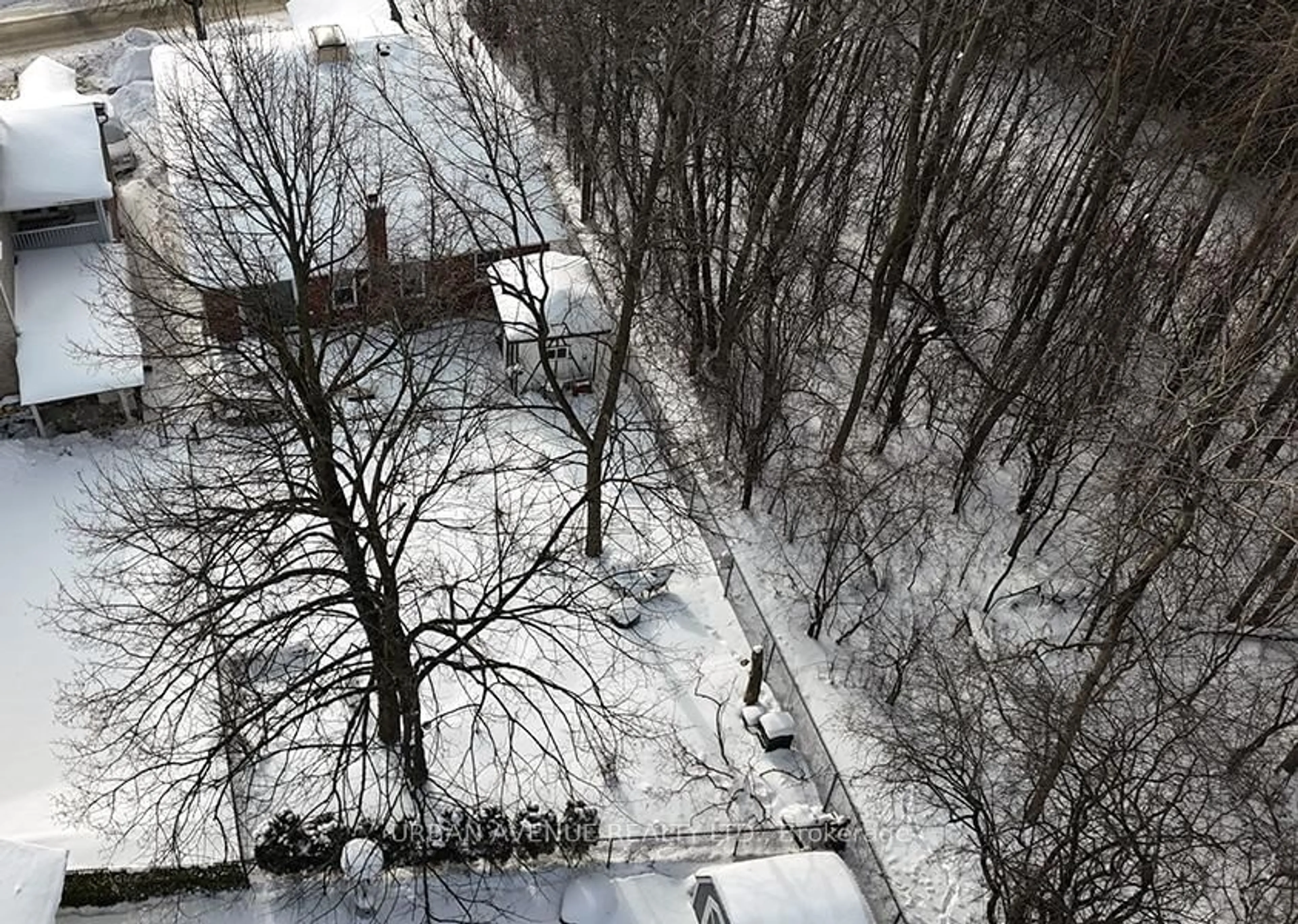 A pic from outside/outdoor area/front of a property/back of a property/a pic from drone, street for 2125 Lynn Heights Dr, Pickering Ontario L1X 2S1