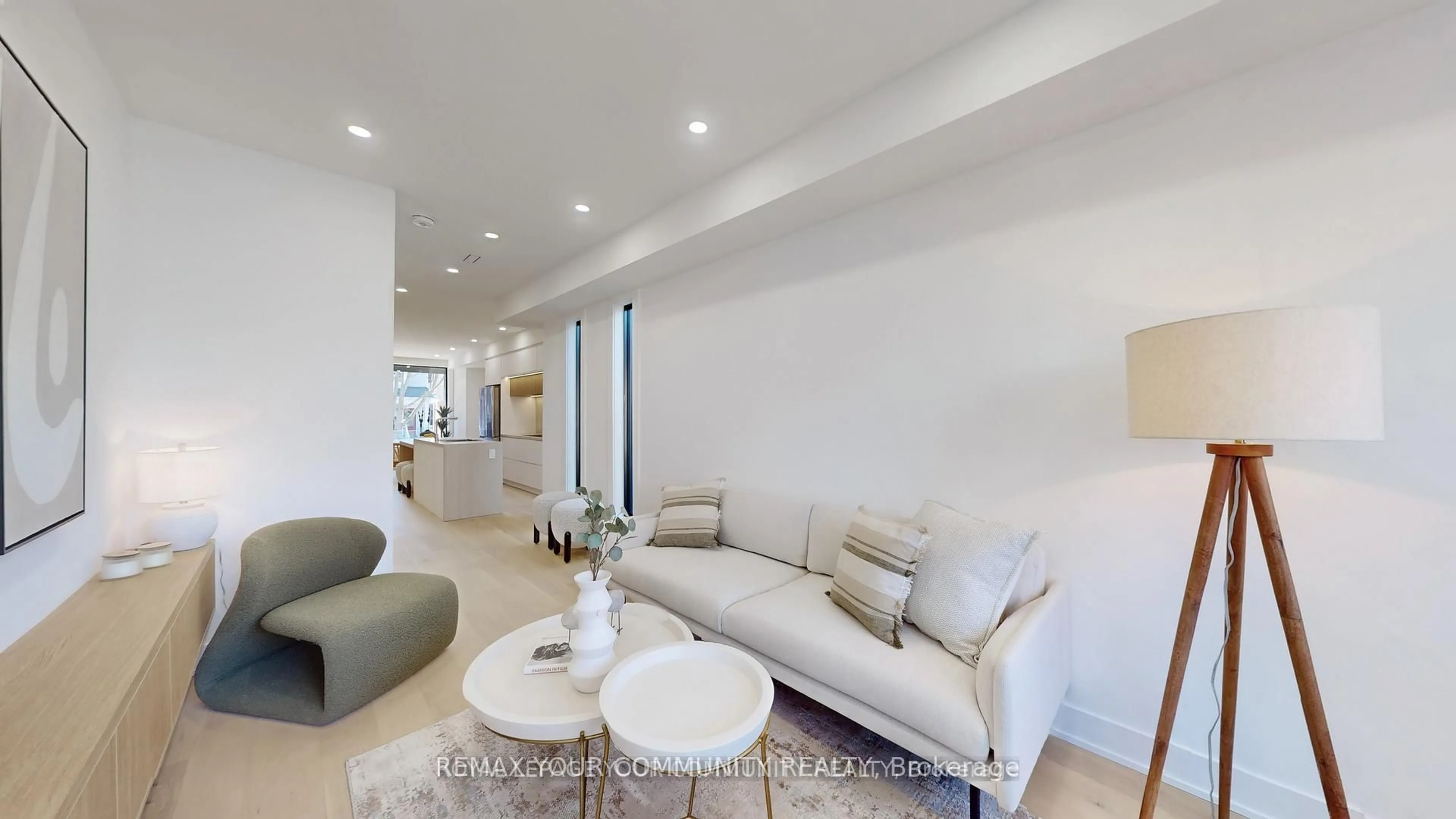 Living room with furniture, unknown for 32 Endean Ave, Toronto Ontario M4M 1W6