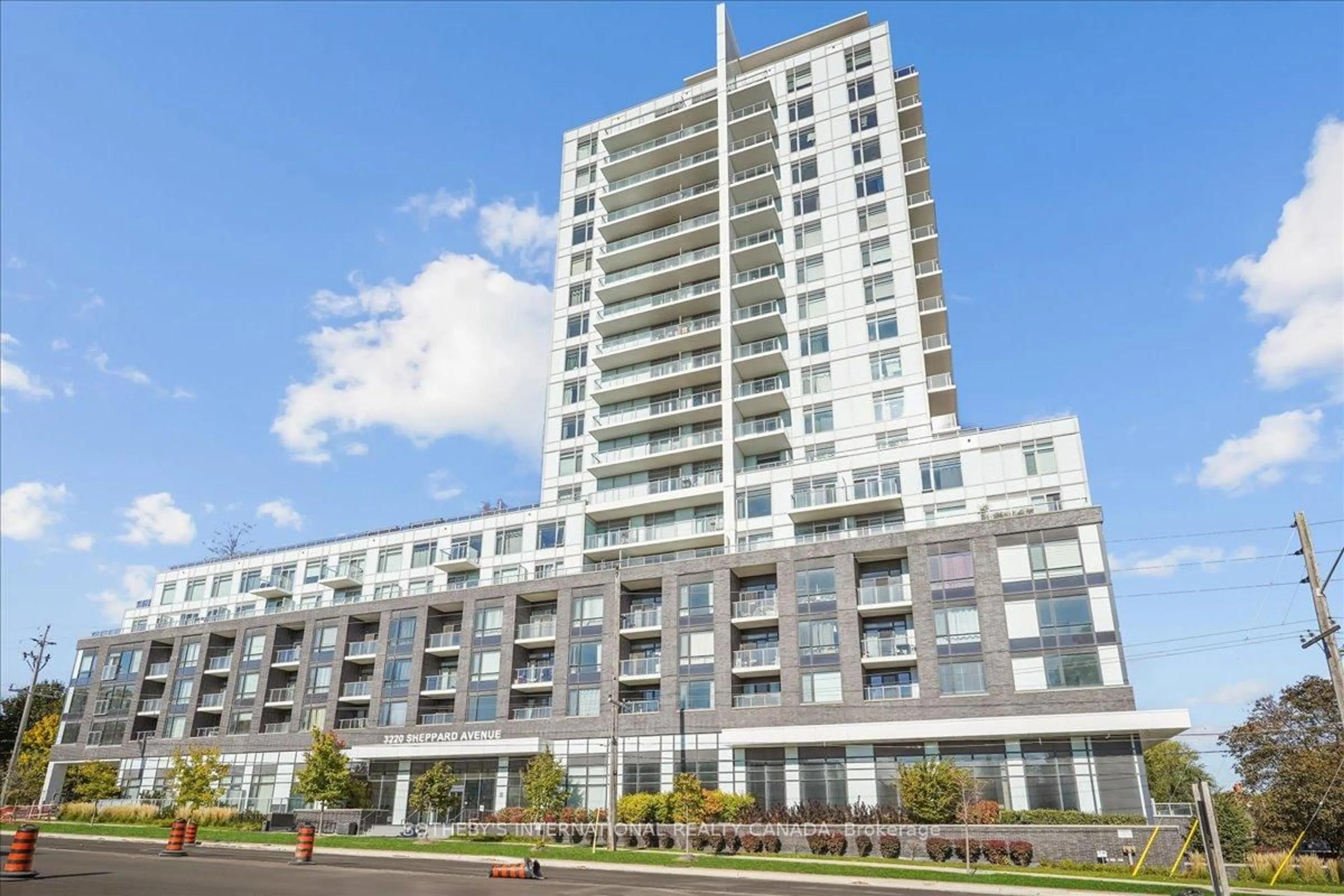 Patio, building for 3220 Sheppard Ave #1507, Toronto Ontario M1T 0B7