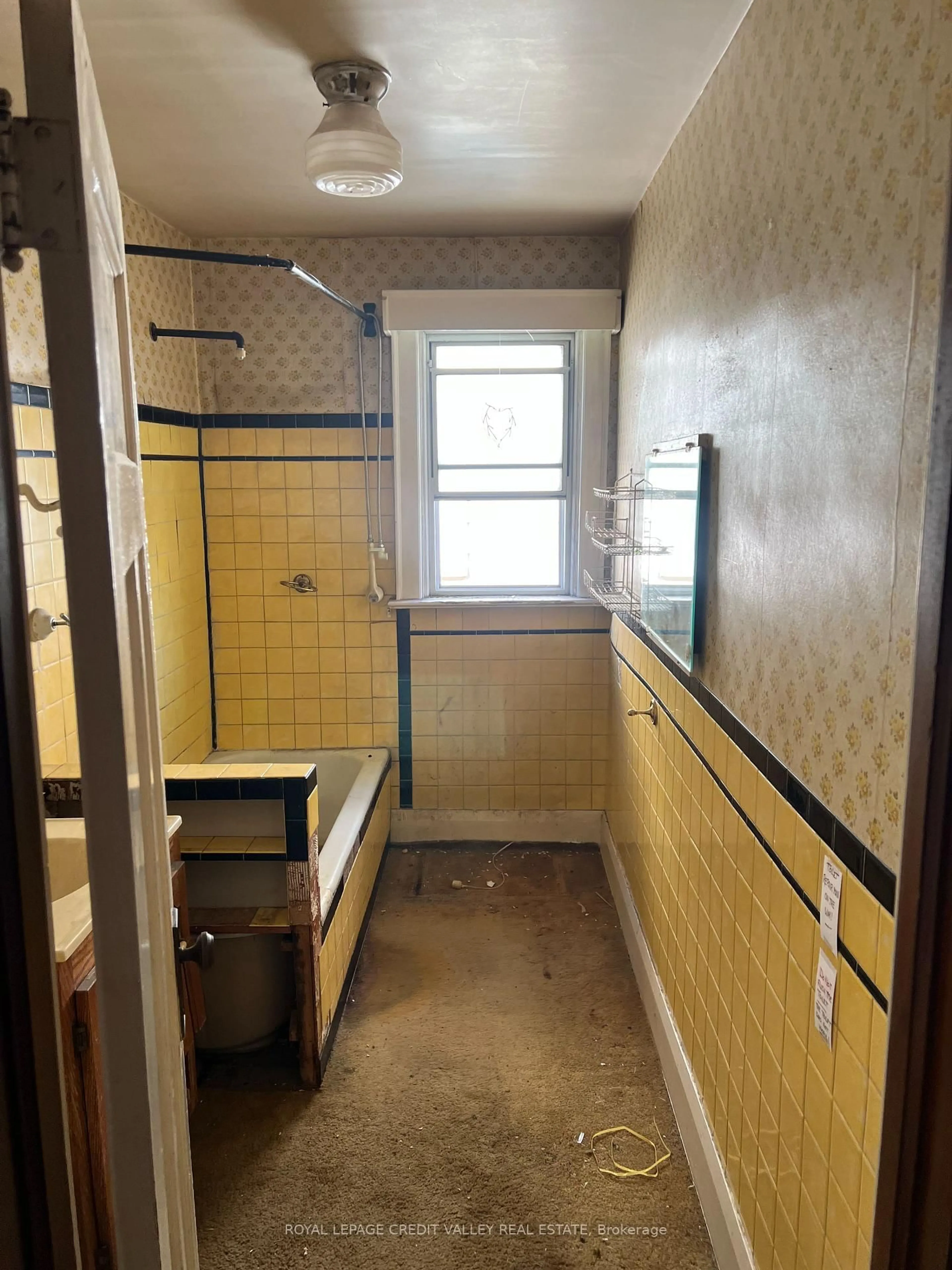 Standard bathroom, ceramic/tile floor for 12 Stanhope Ave, Toronto Ontario M4K 3N5