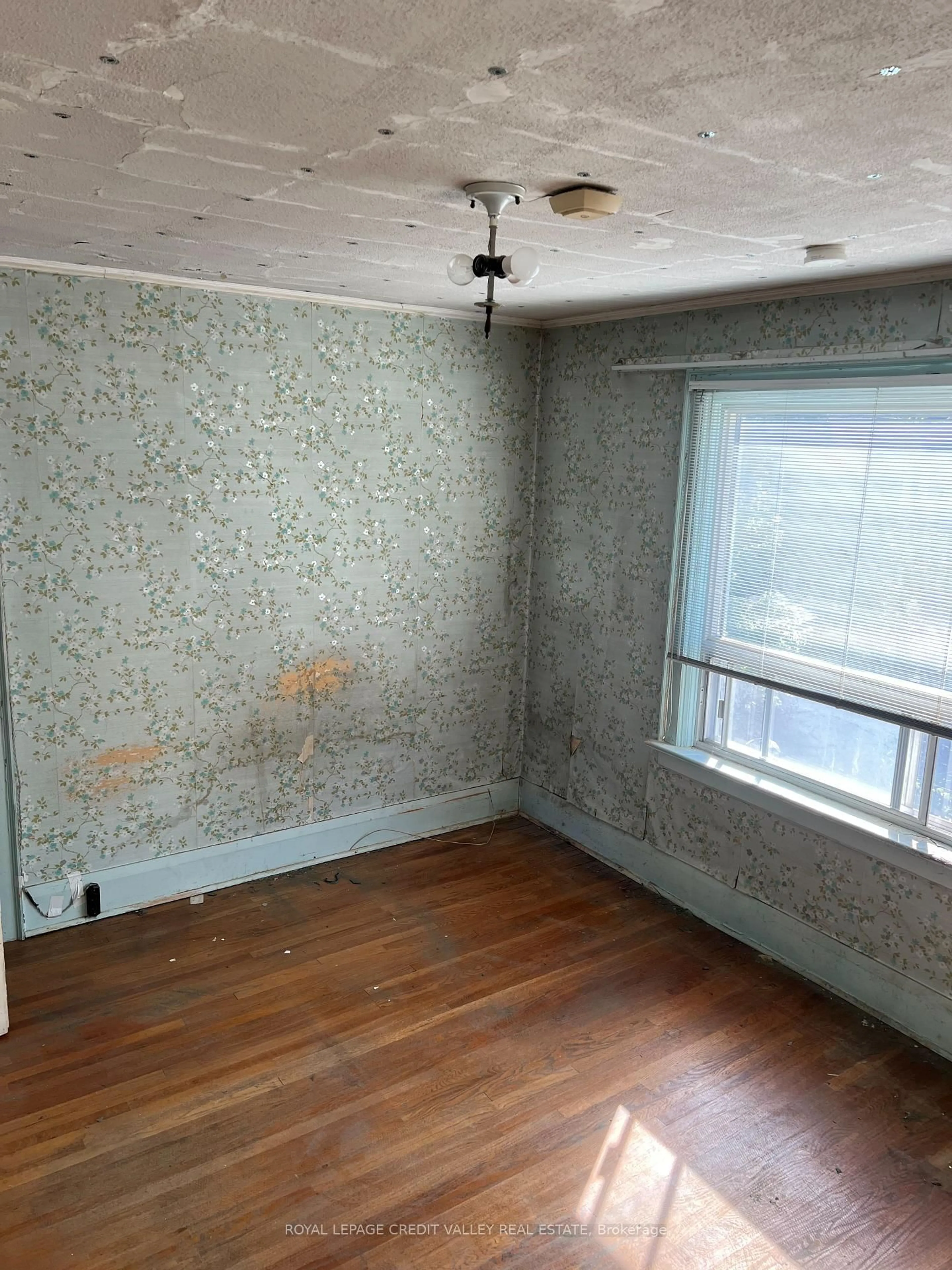 A pic of a room for 12 Stanhope Ave, Toronto Ontario M4K 3N5