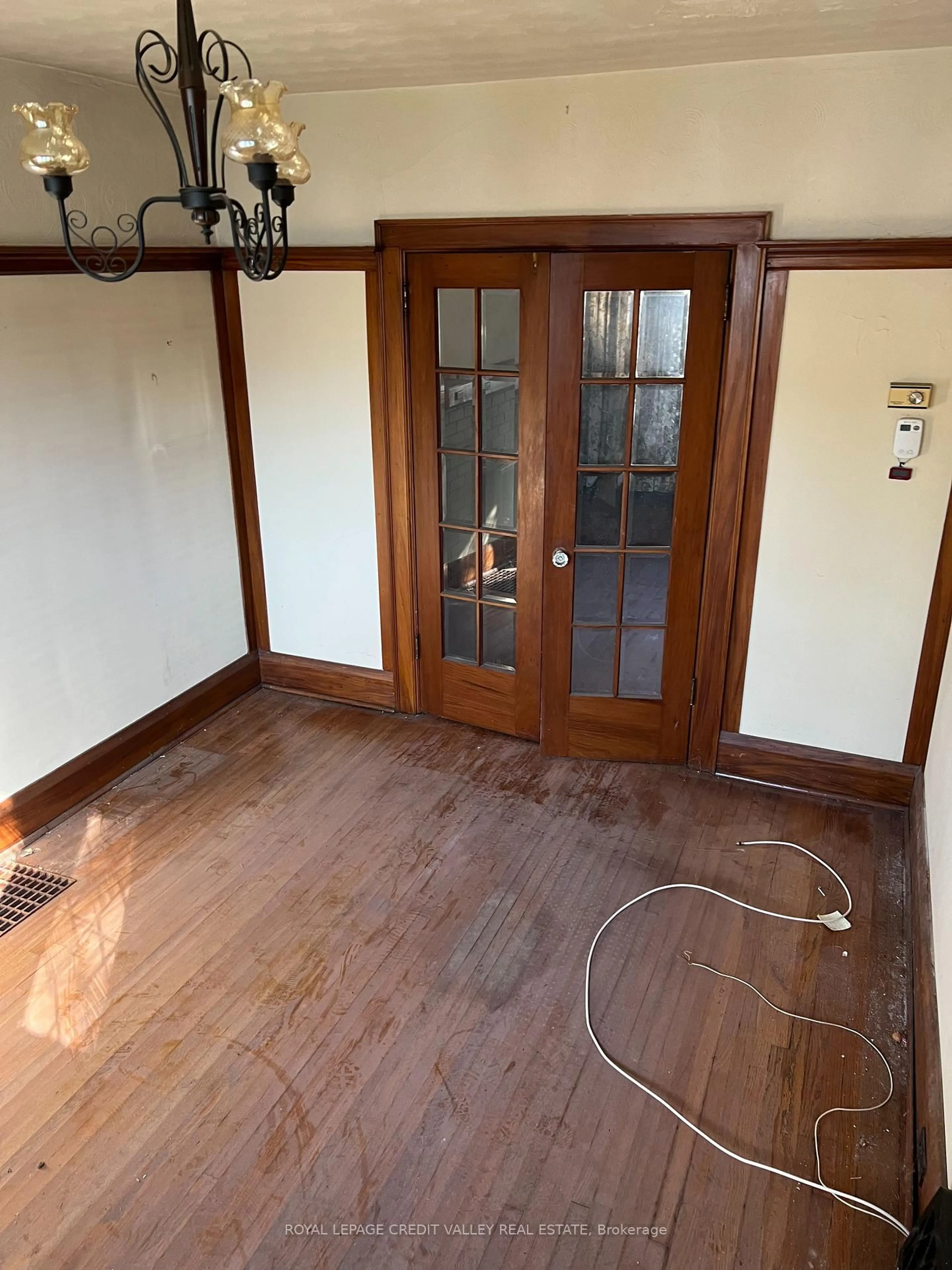 Indoor entryway for 12 Stanhope Ave, Toronto Ontario M4K 3N5