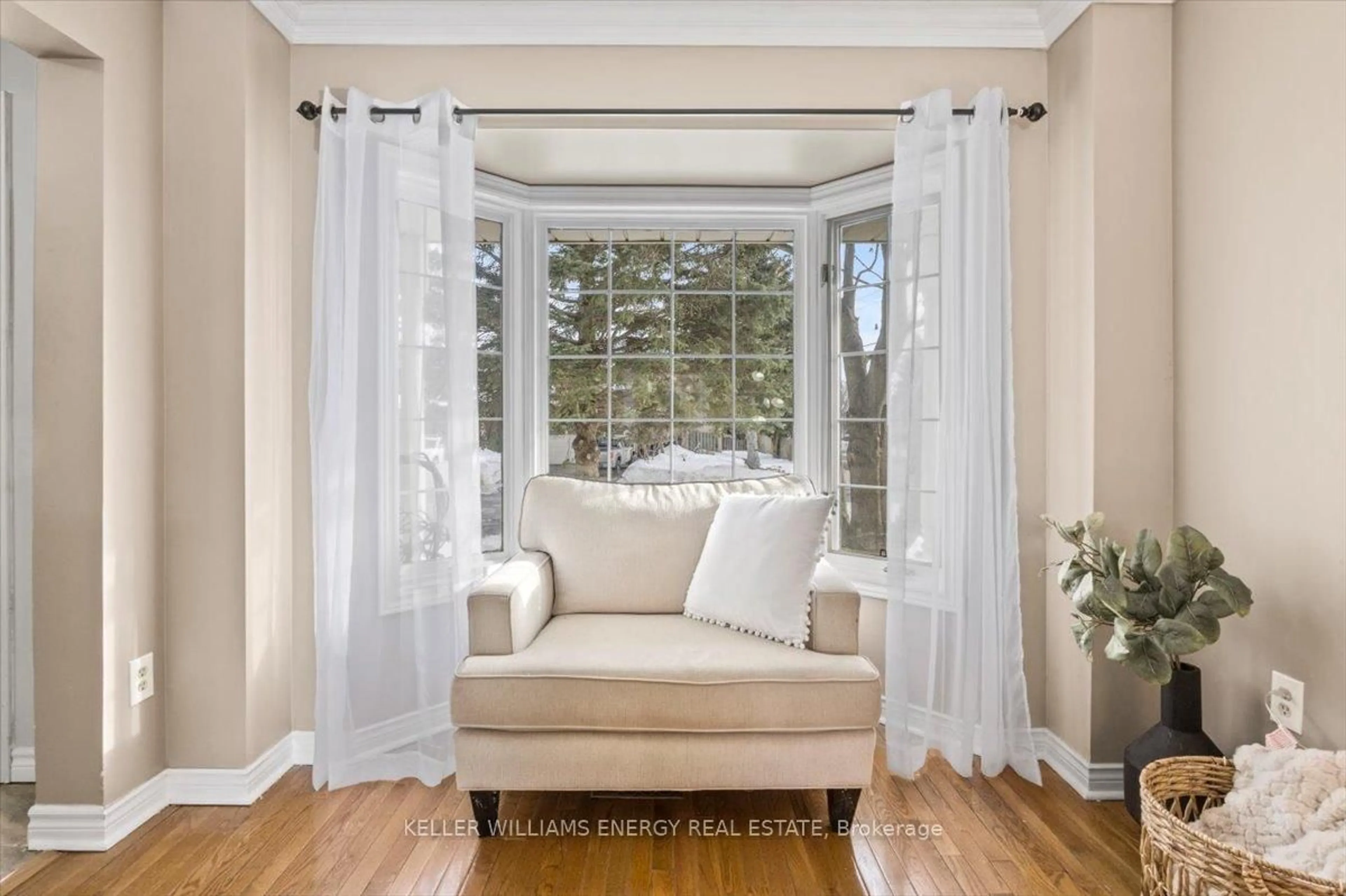 Living room with furniture, unknown for 2 Resnik Dr, Clarington Ontario L1B 1K5