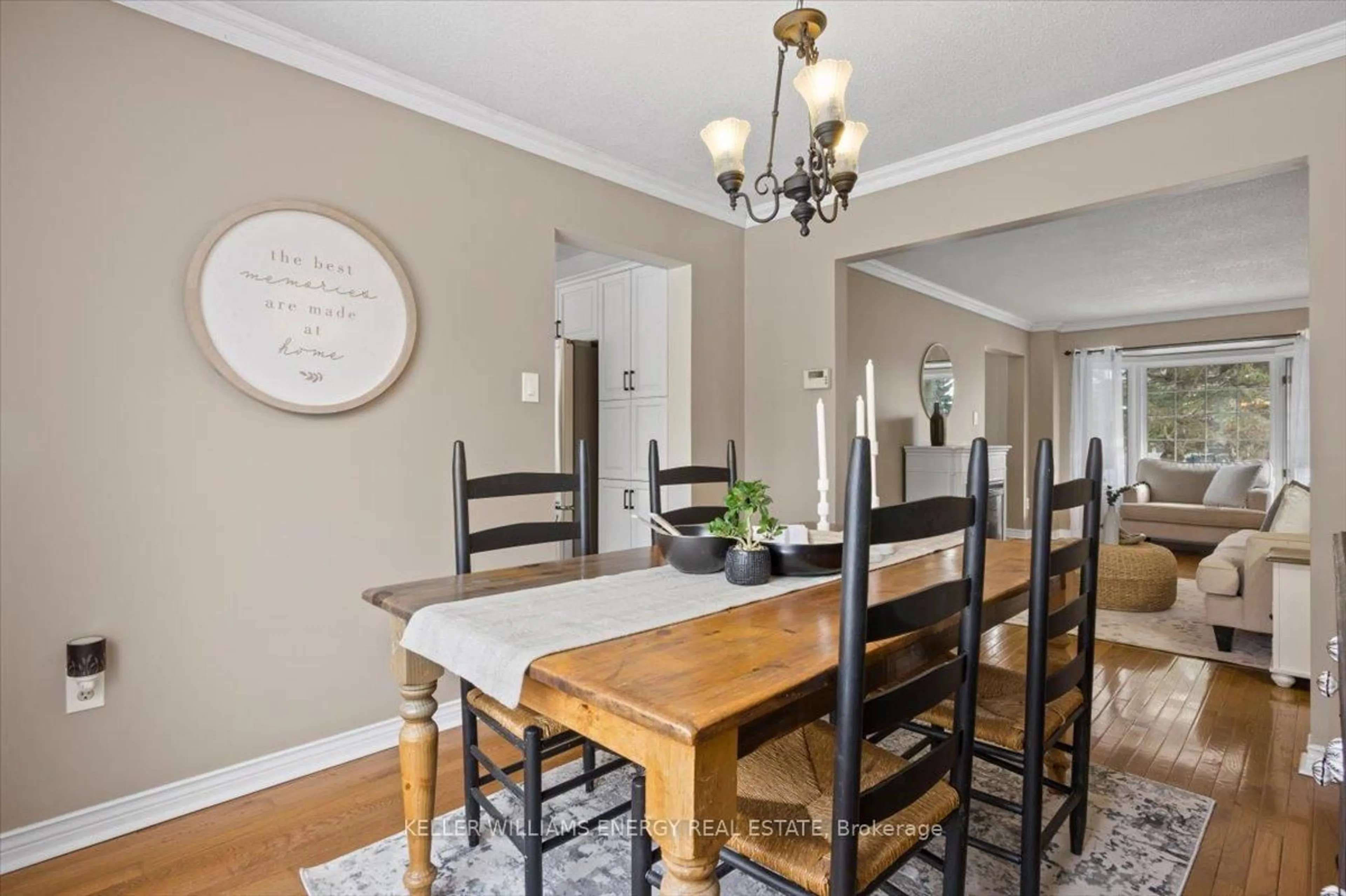 Dining room, wood/laminate floor for 2 Resnik Dr, Clarington Ontario L1B 1K5