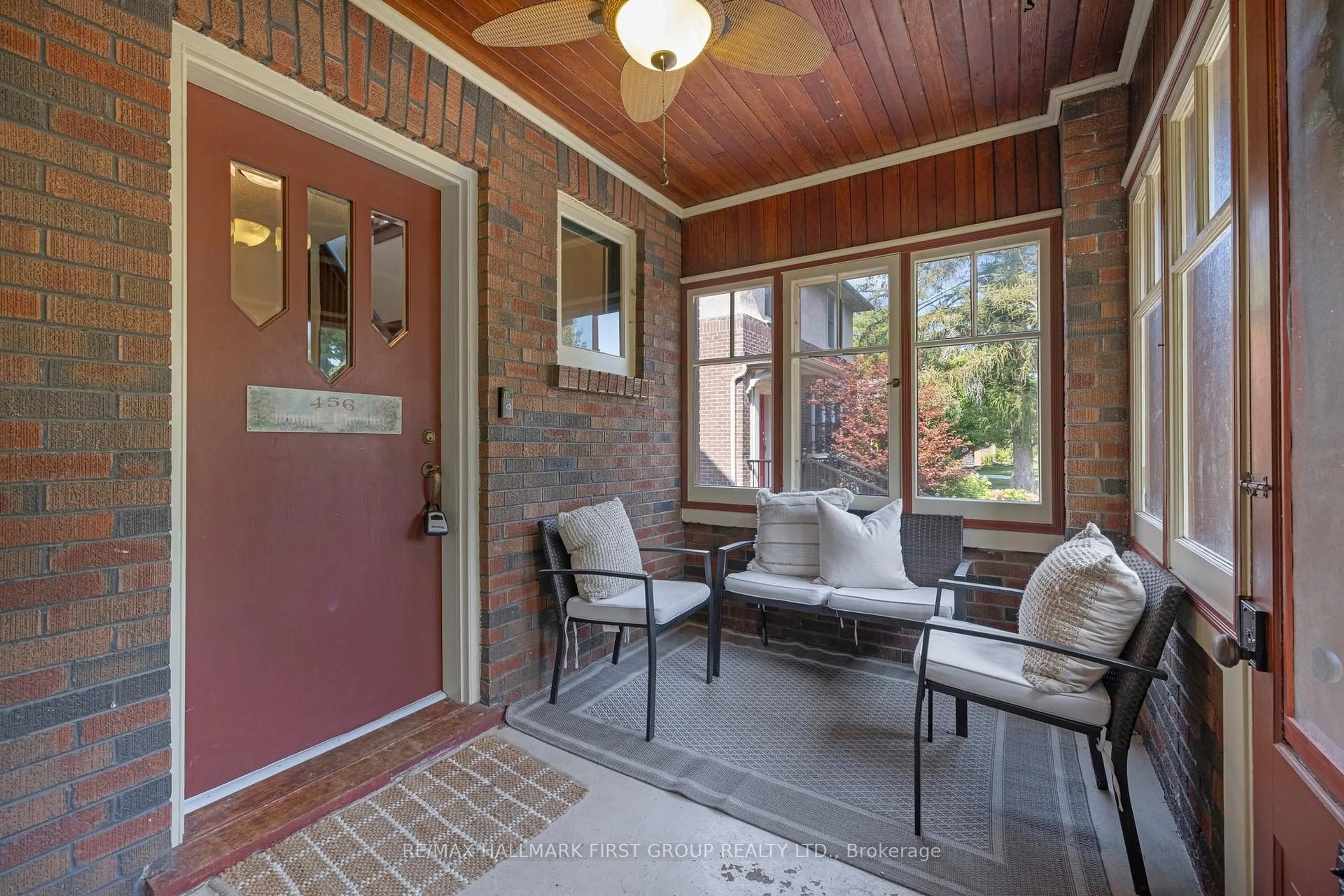 Indoor entryway for 456 Mary St, Oshawa Ontario L1G 5E3