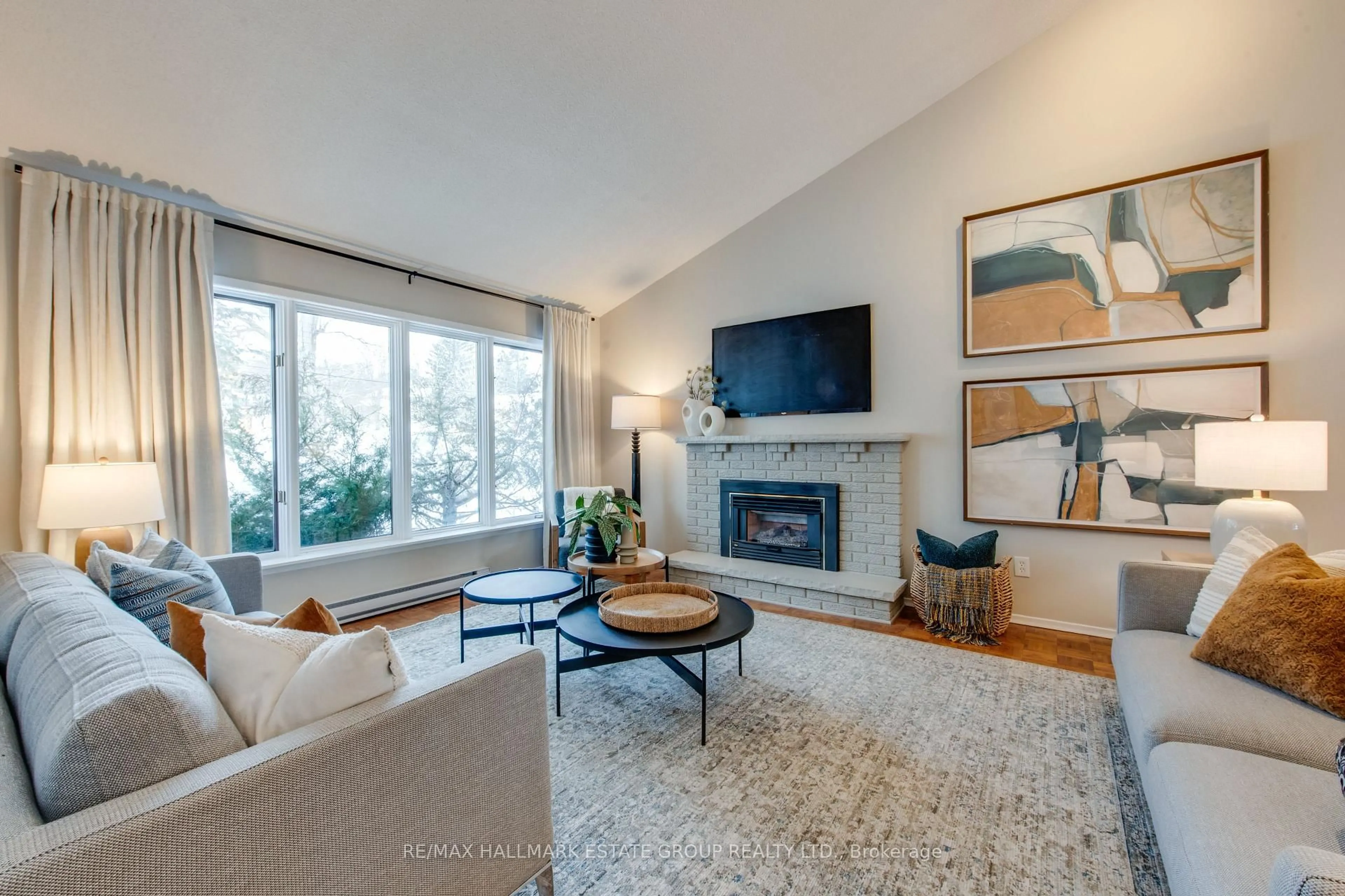 Living room with furniture, unknown for 45 Meadowvale Rd, Toronto Ontario M1C 1R7