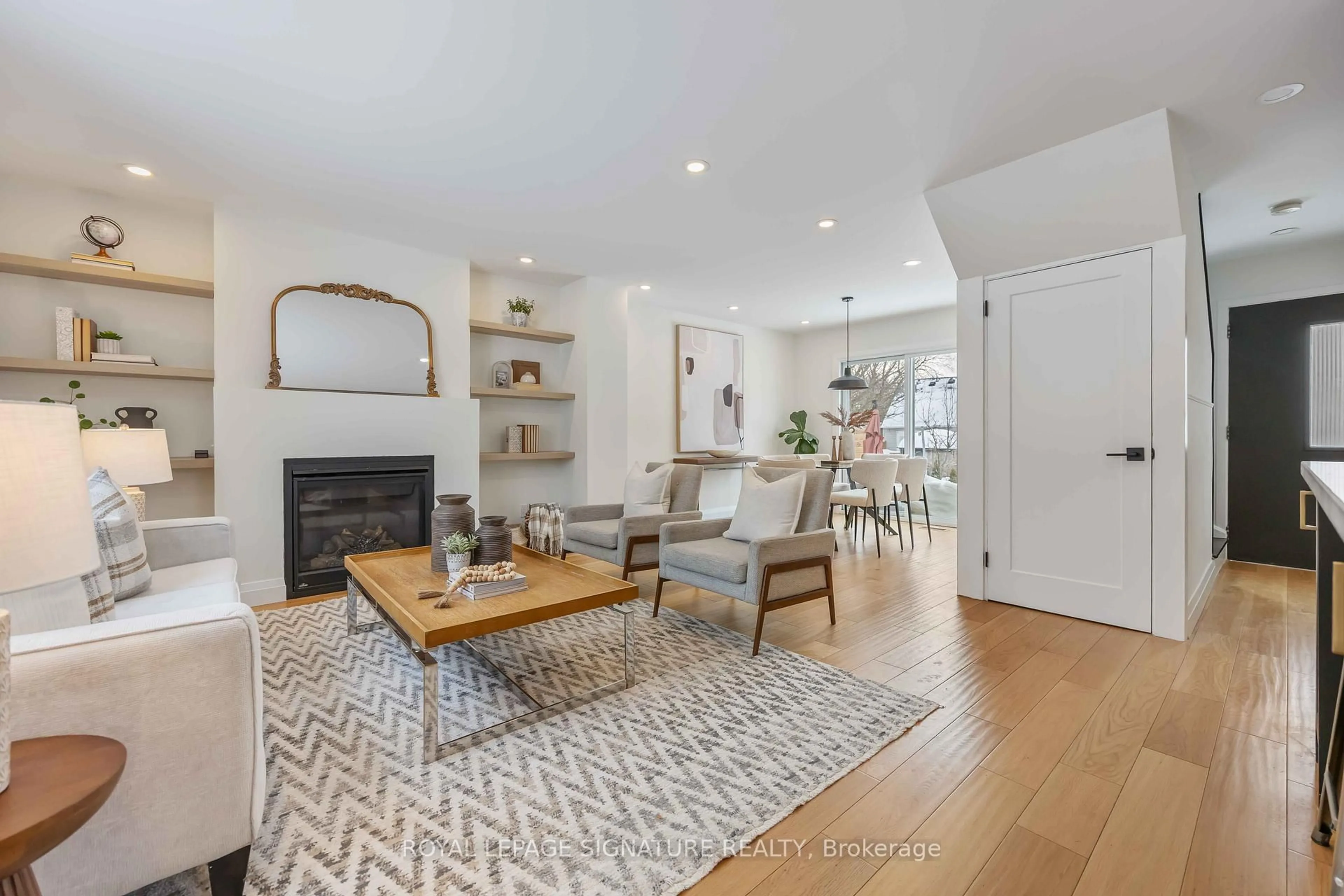 Living room with furniture, unknown for 76 Squires Ave, Toronto Ontario M4B 2R5