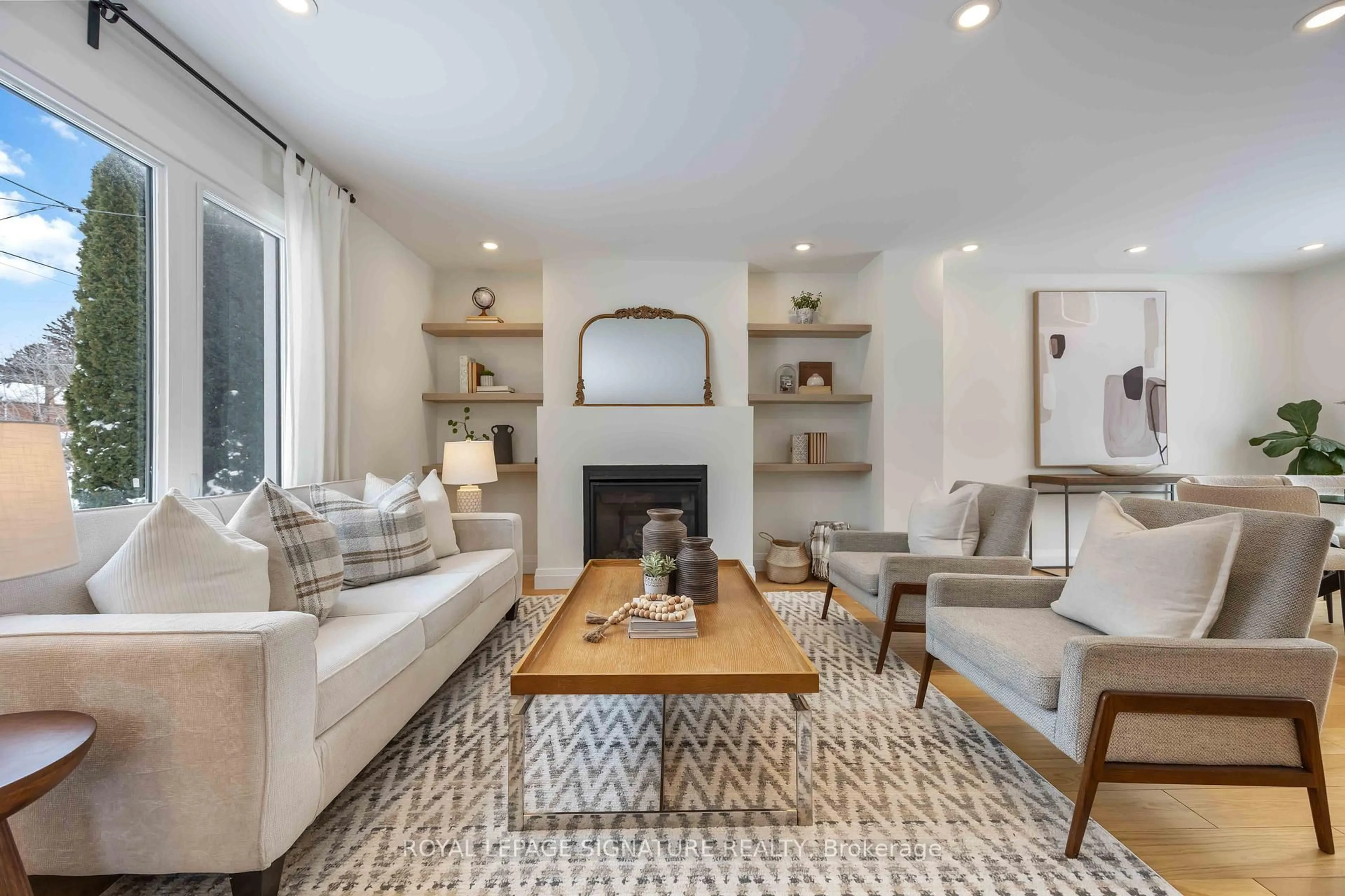 Living room with furniture, unknown for 76 Squires Ave, Toronto Ontario M4B 2R5