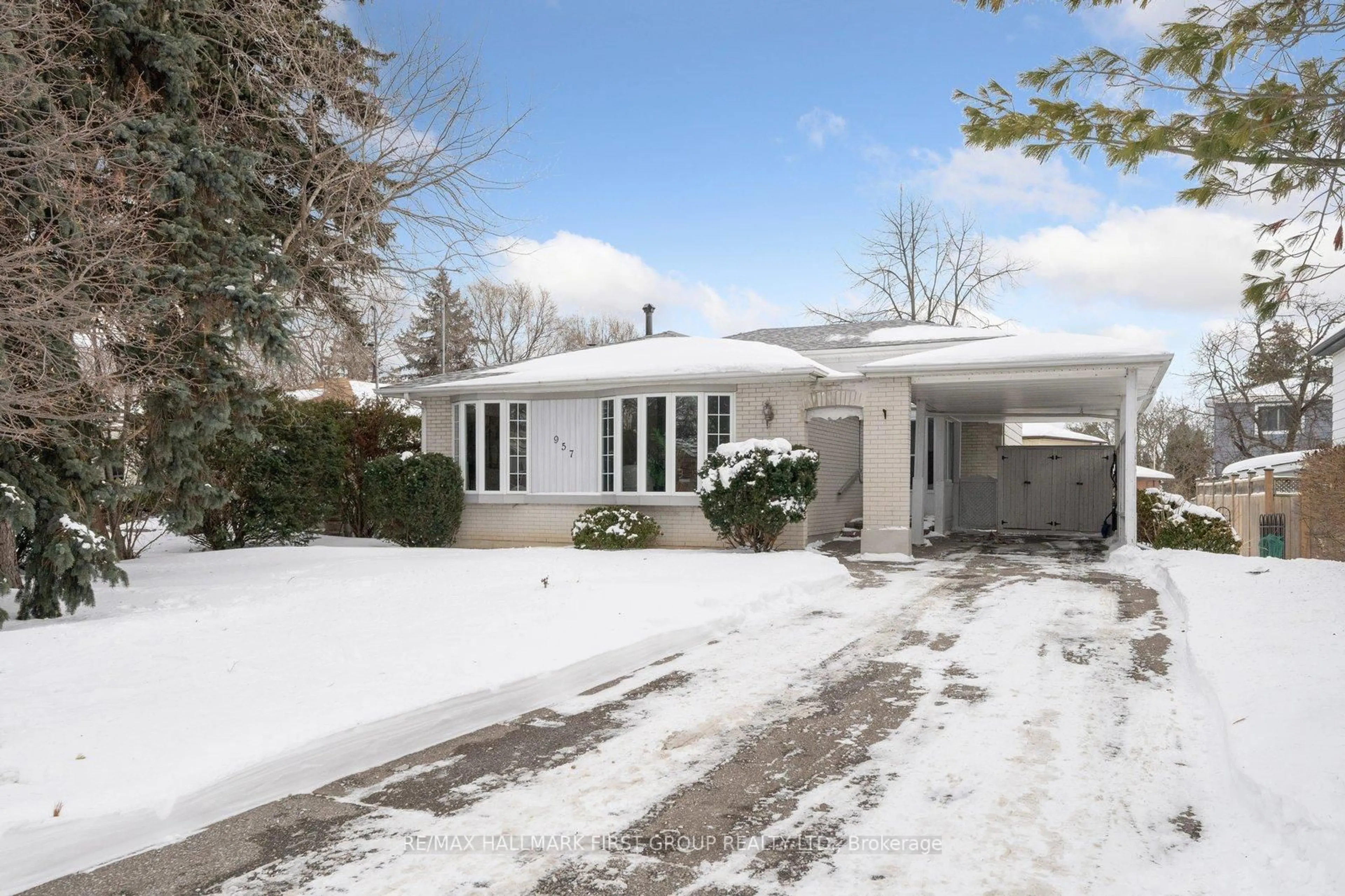 Unknown for 957 Timmins Gdns, Pickering Ontario L1W 2L3