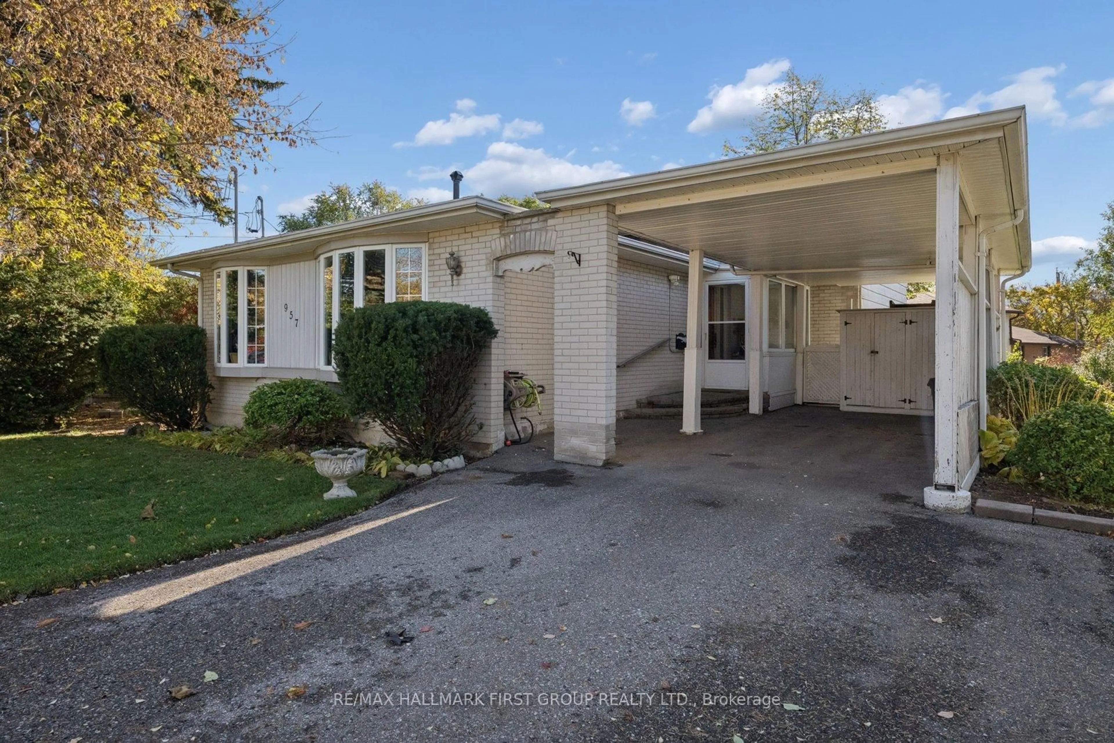 Unknown for 957 Timmins Gdns, Pickering Ontario L1W 2L3