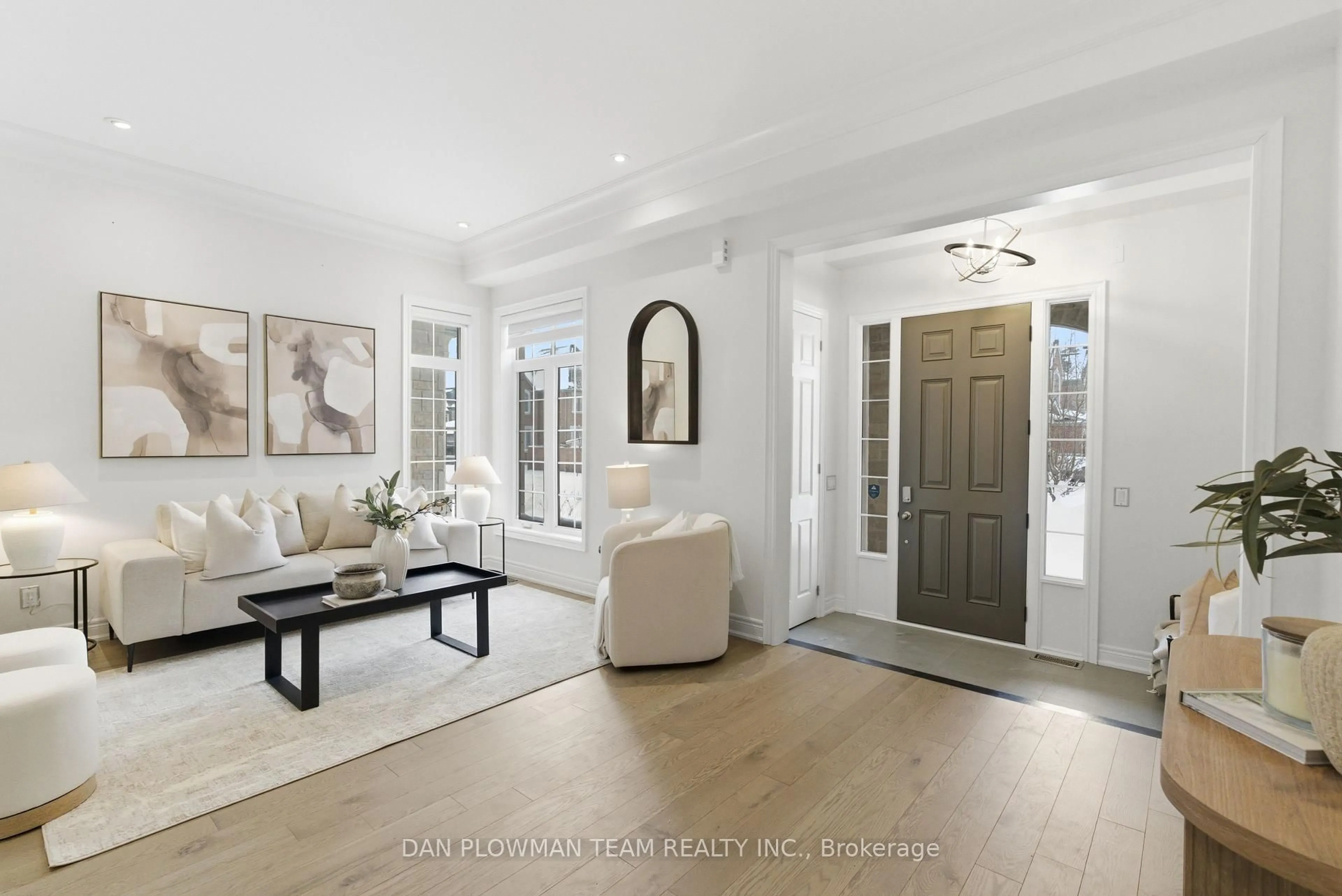 Indoor entryway for 36 Blenheim Circ, Whitby Ontario L1P 0E3