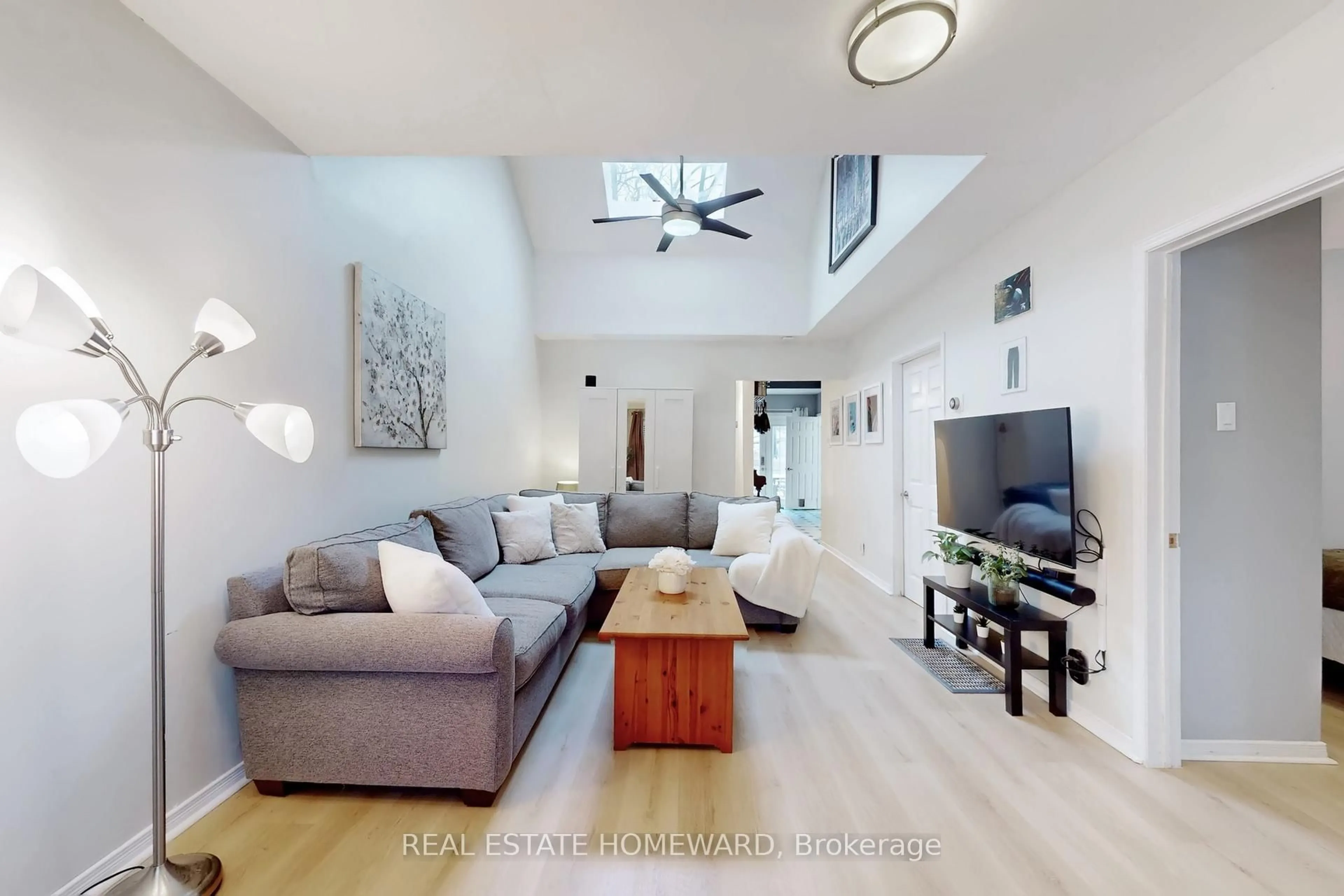 Living room with furniture, unknown for 127 Kalmar Ave, Toronto Ontario M1N 3G6