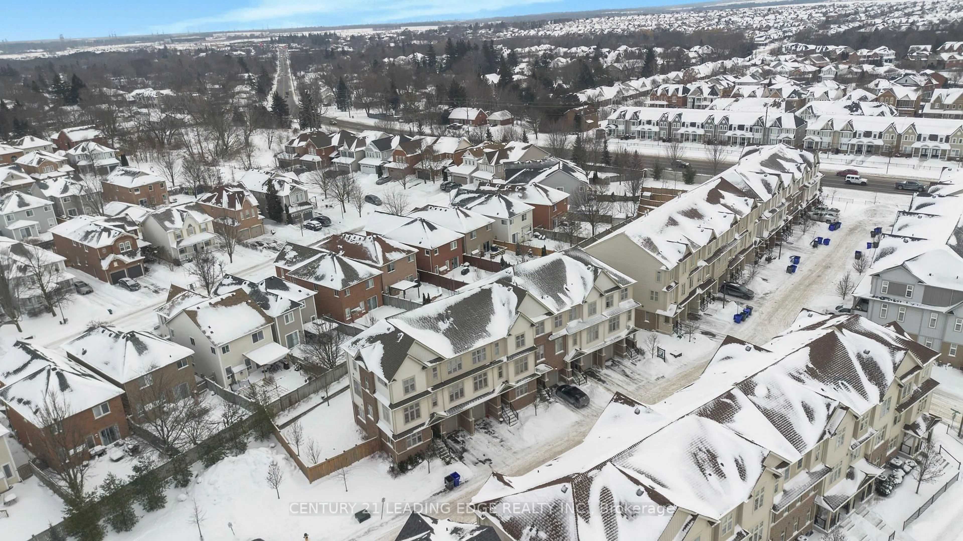 A pic from outside/outdoor area/front of a property/back of a property/a pic from drone, street for 31 Westbury Way, Whitby Ontario L1M 0L9