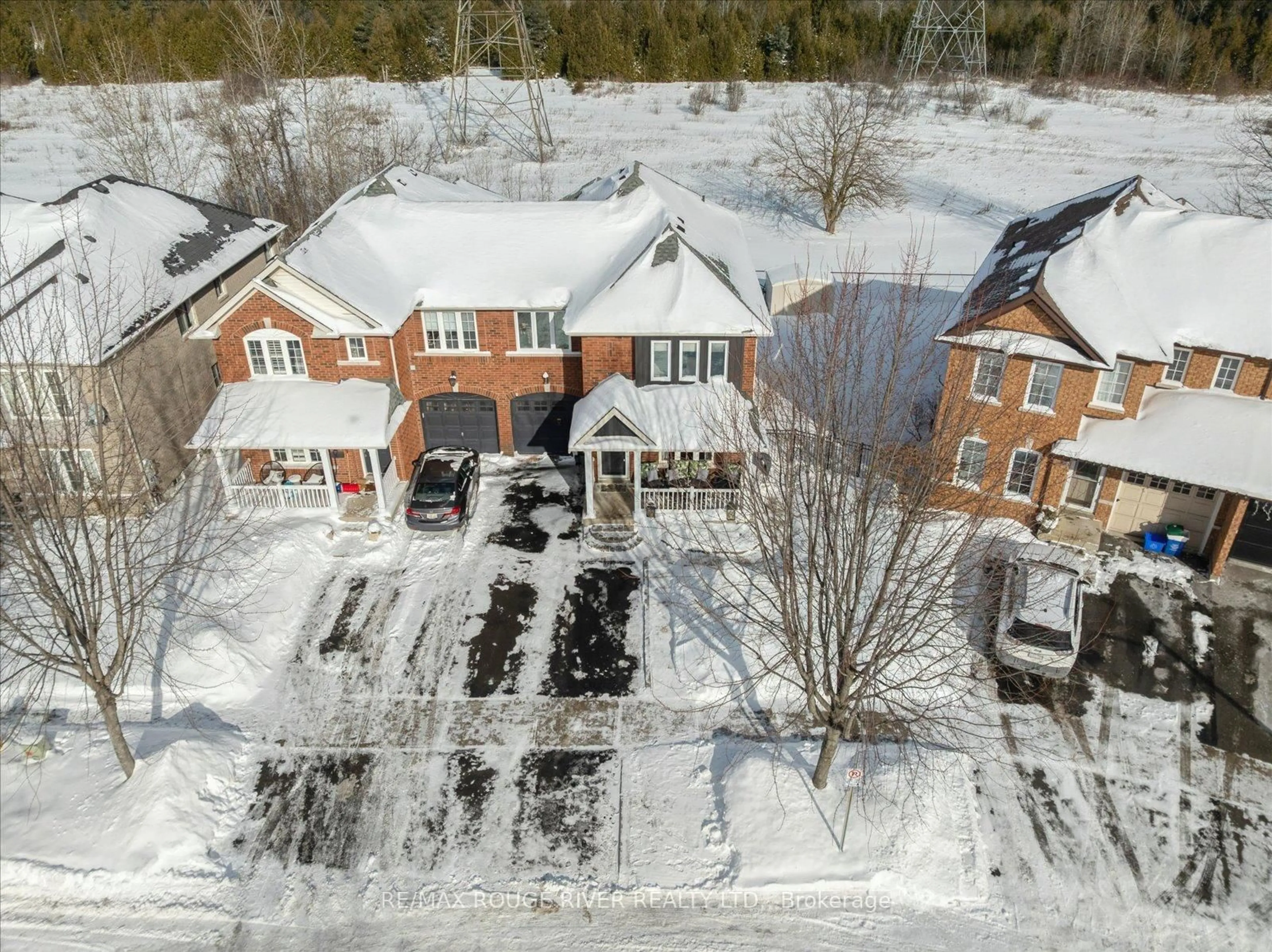 A pic from outside/outdoor area/front of a property/back of a property/a pic from drone, street for 774 Craighurst Crt, Pickering Ontario L1X 2W9