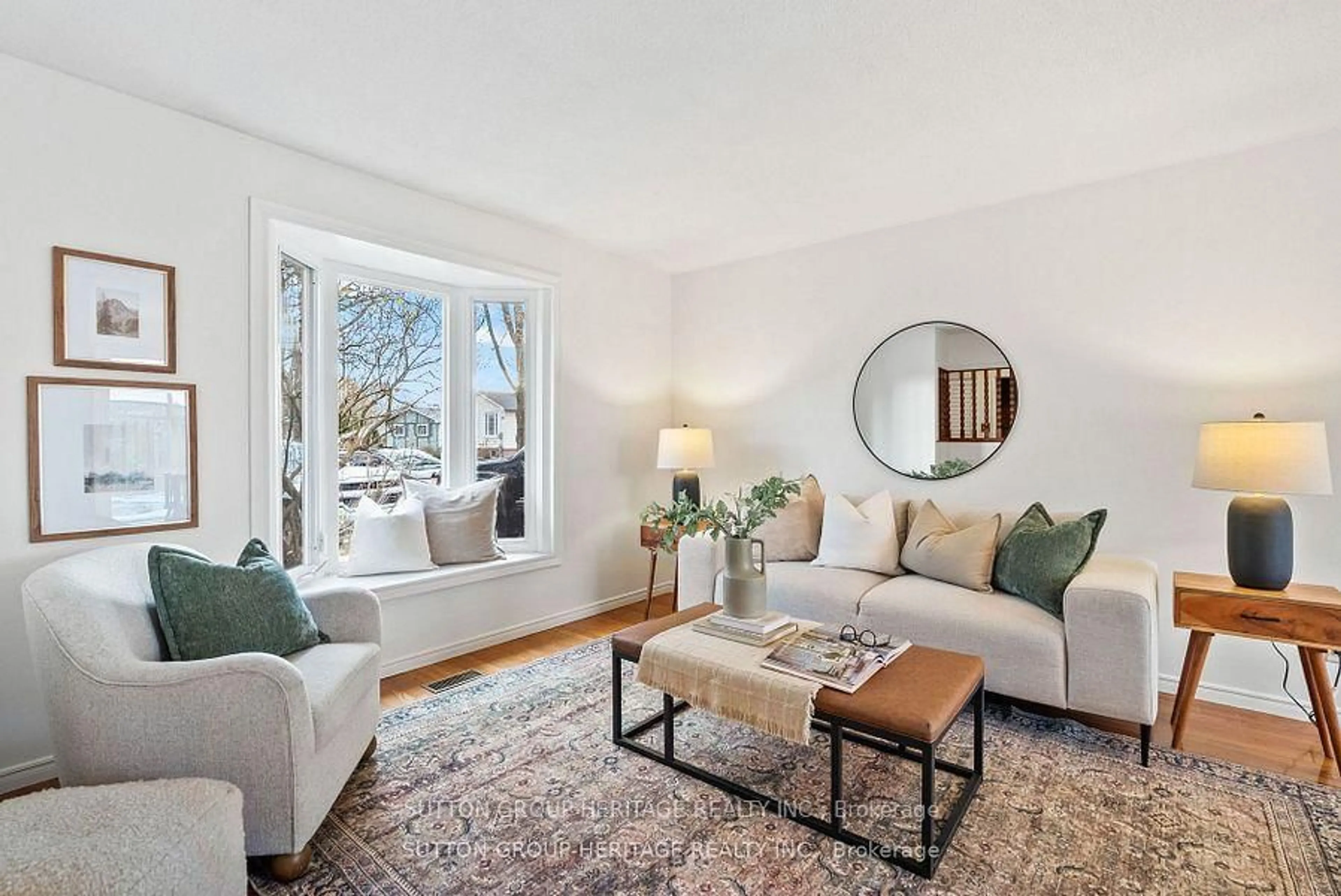 Living room with furniture, unknown for 998 Cardinal Crt, Oshawa Ontario L1G 6Y4