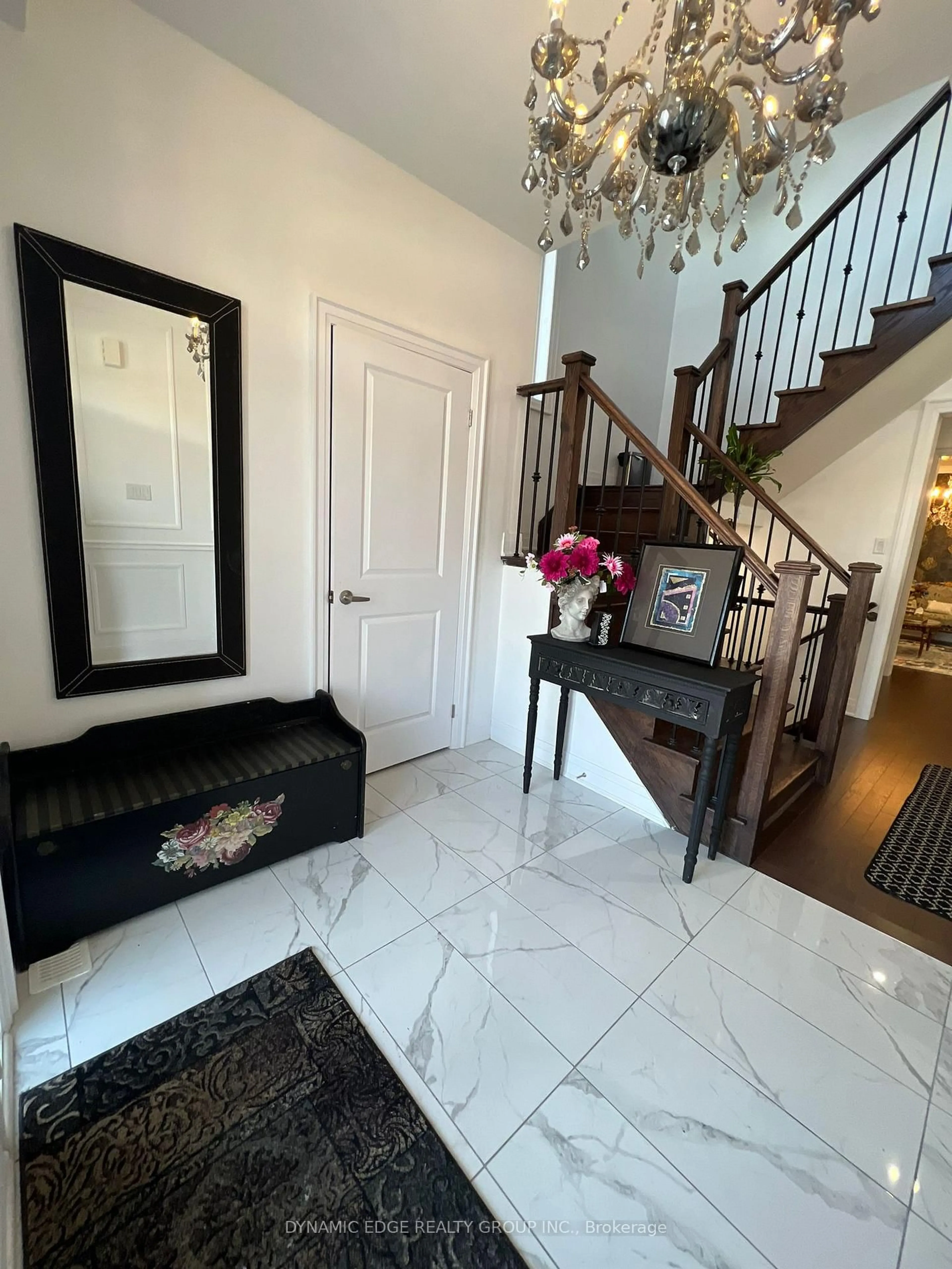 Indoor entryway for 70 Elmhurst St, Scugog Ontario L9L 2E7