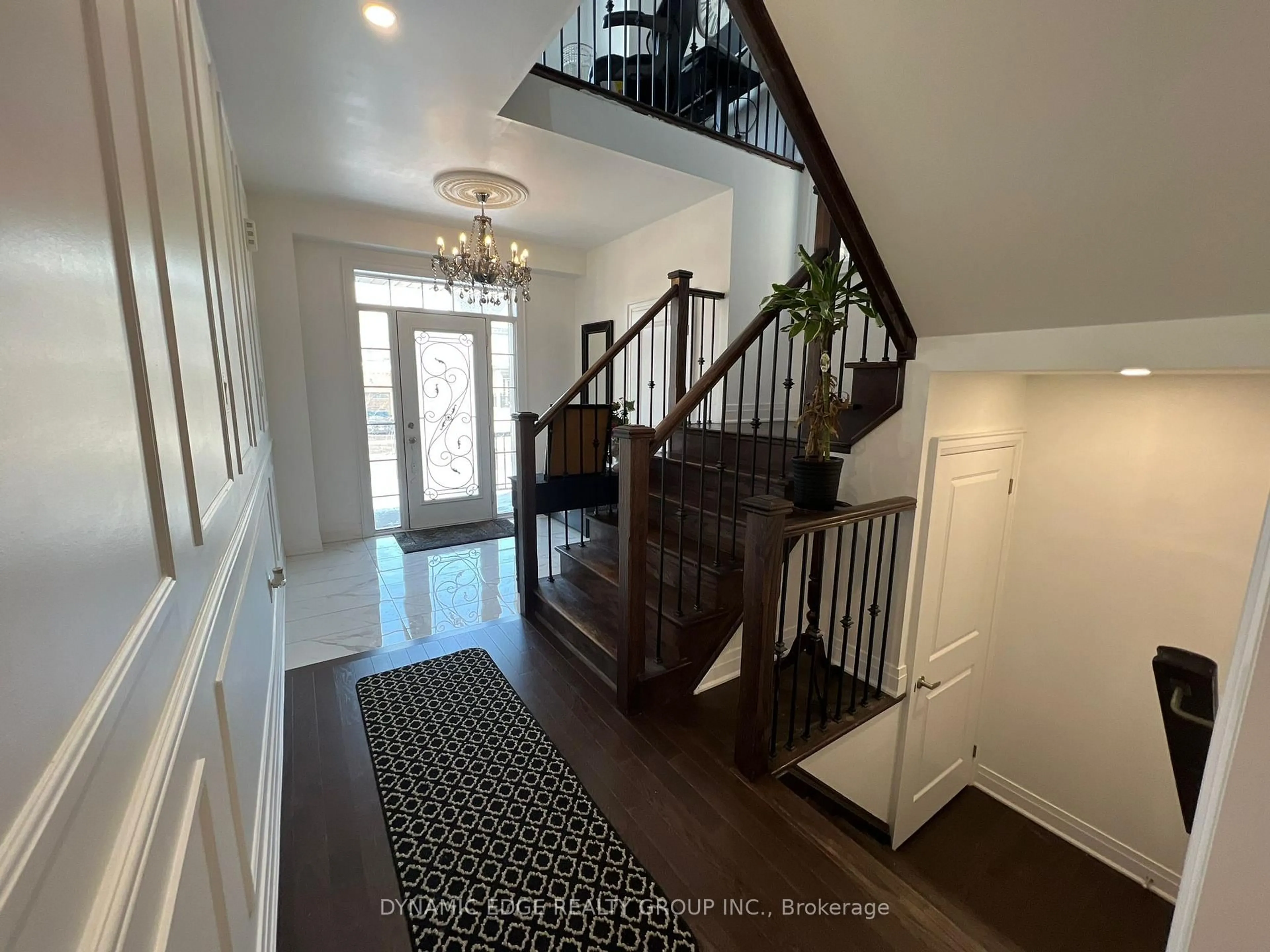 Indoor entryway for 70 Elmhurst St, Scugog Ontario L9L 2E7