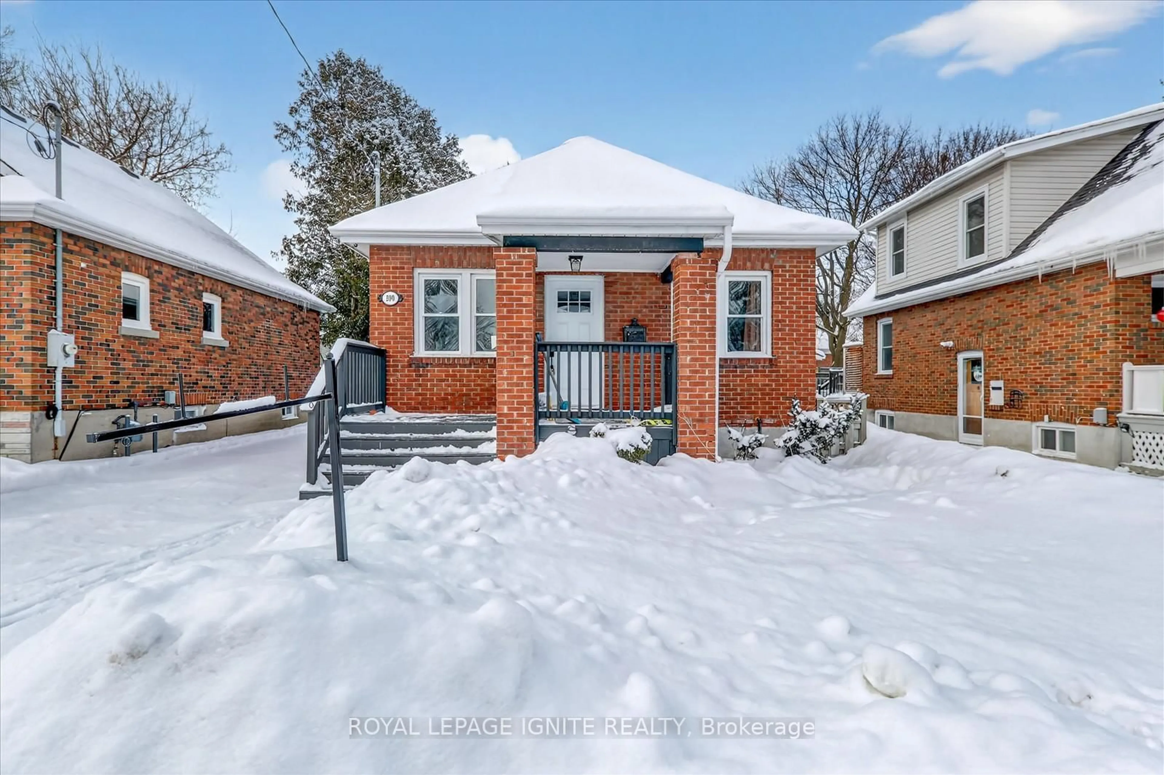 Home with brick exterior material, street for 390 Jarvis St, Oshawa Ontario L1G 5L2