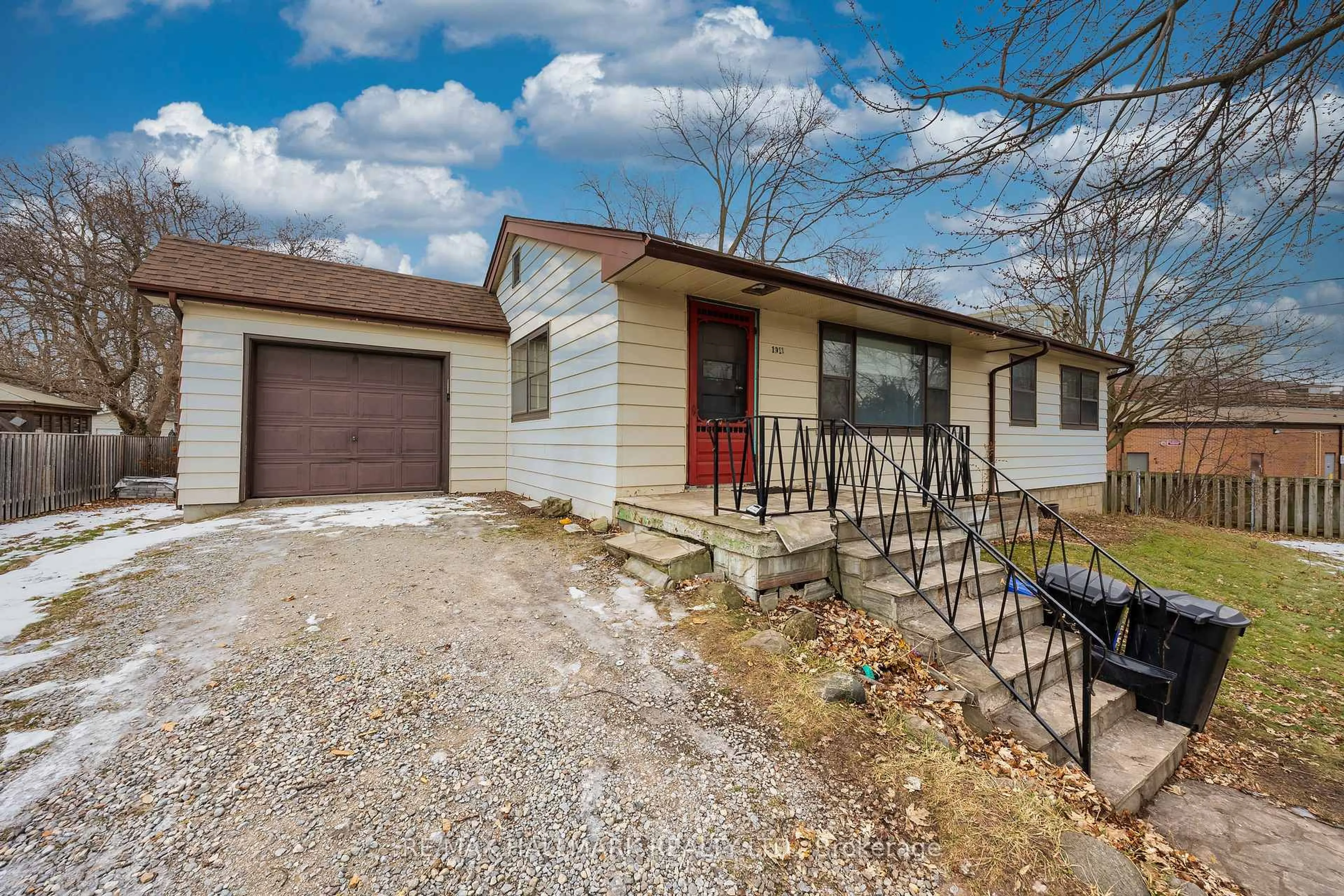 Unknown for 1911 Glenview Rd, Pickering Ontario L1V 1W9