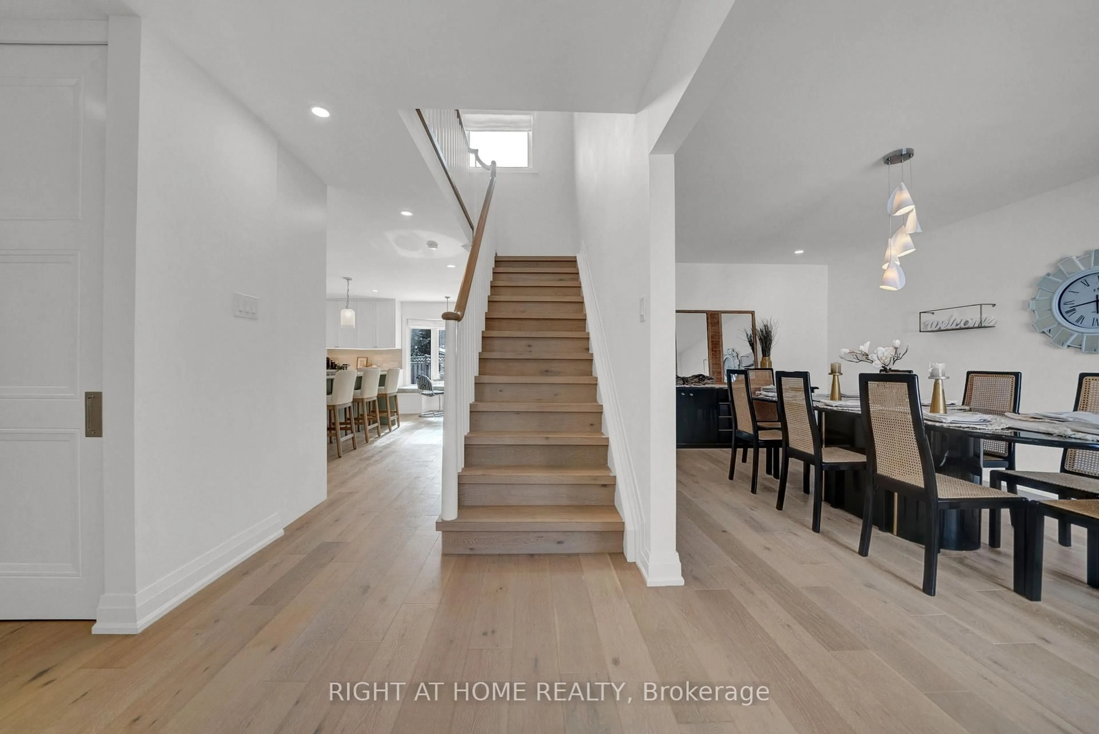 Unknown for 527 Beech St, Whitby Ontario L1N 7R1