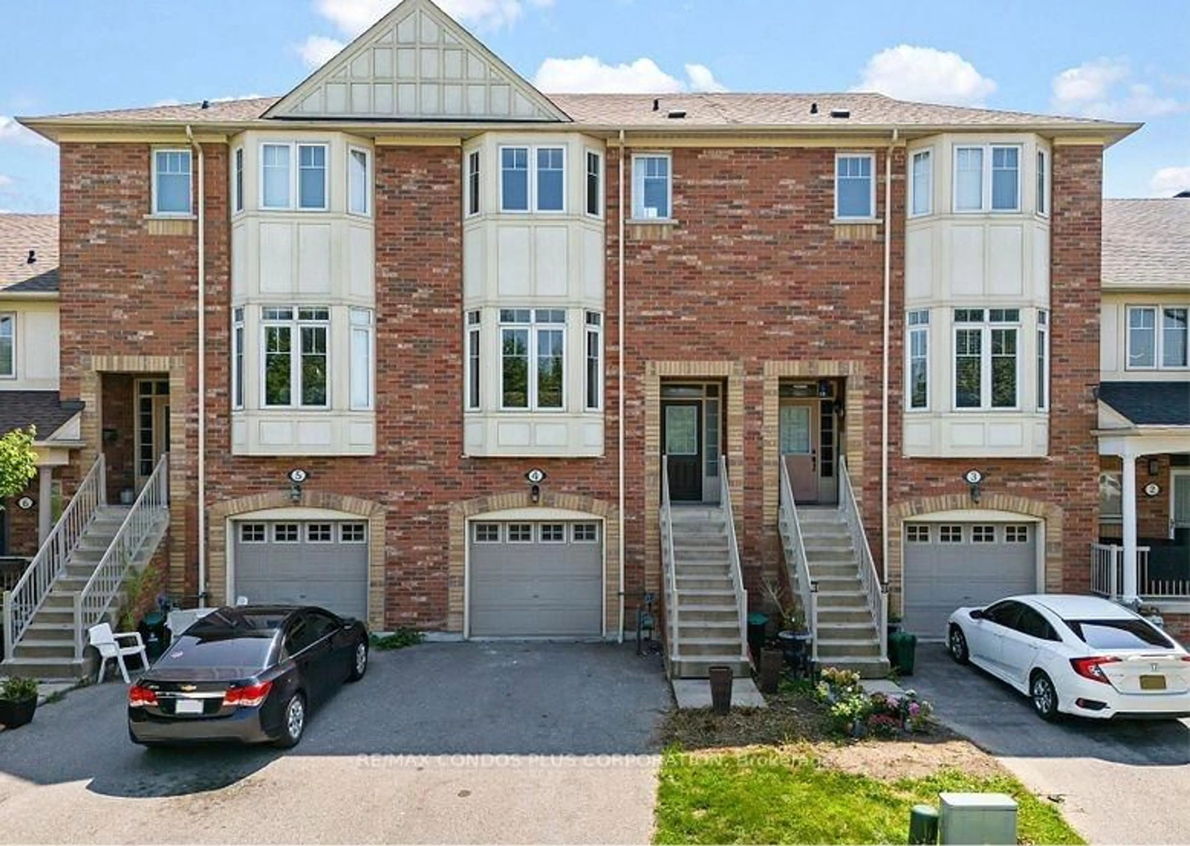 A pic from outside/outdoor area/front of a property/back of a property/a pic from drone, street for 3 Powers Valley Crt, Ajax Ontario L1S 7T9