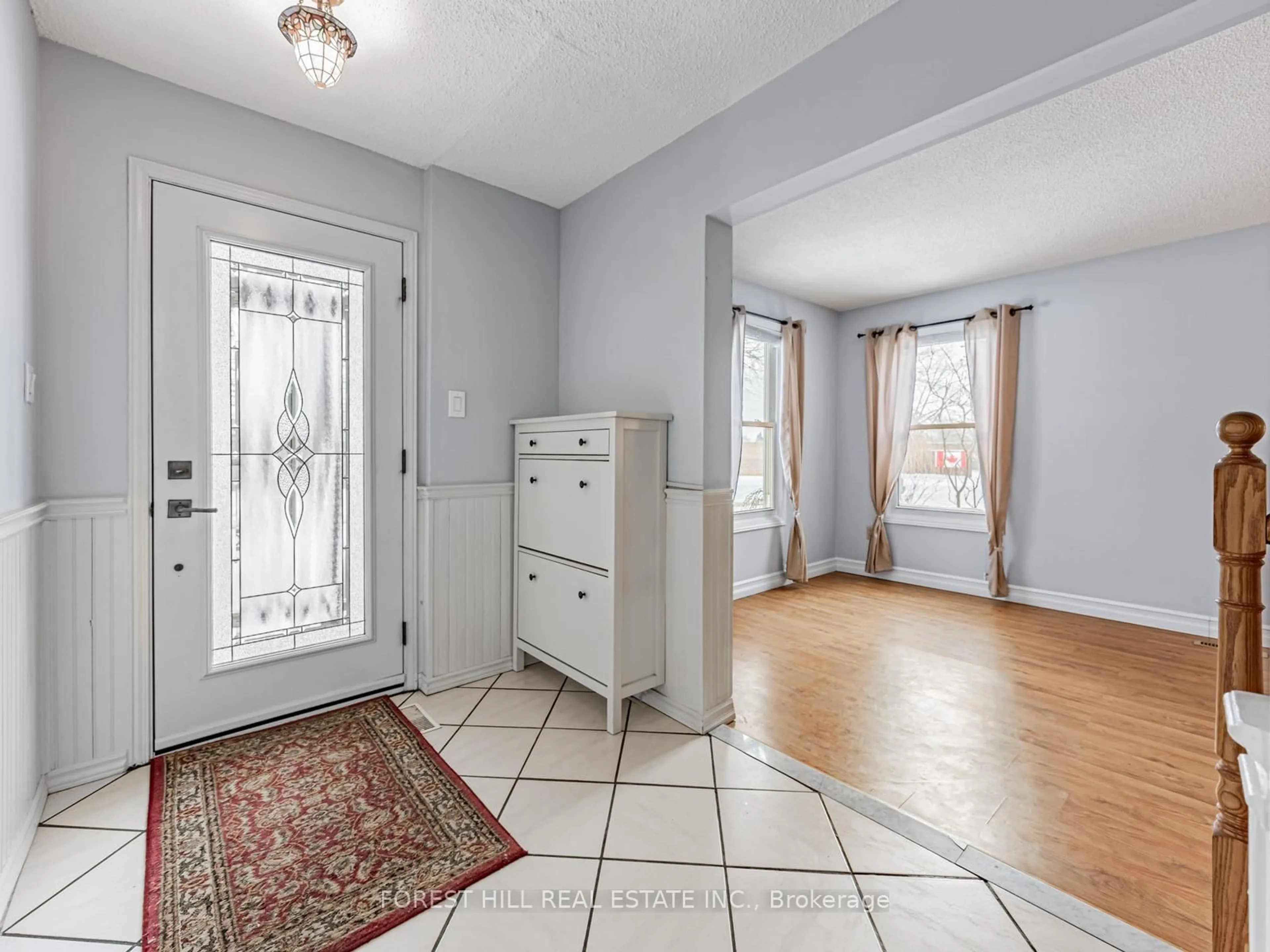 Indoor entryway for 44 Kirkham Dr, Ajax Ontario L1S 5K4