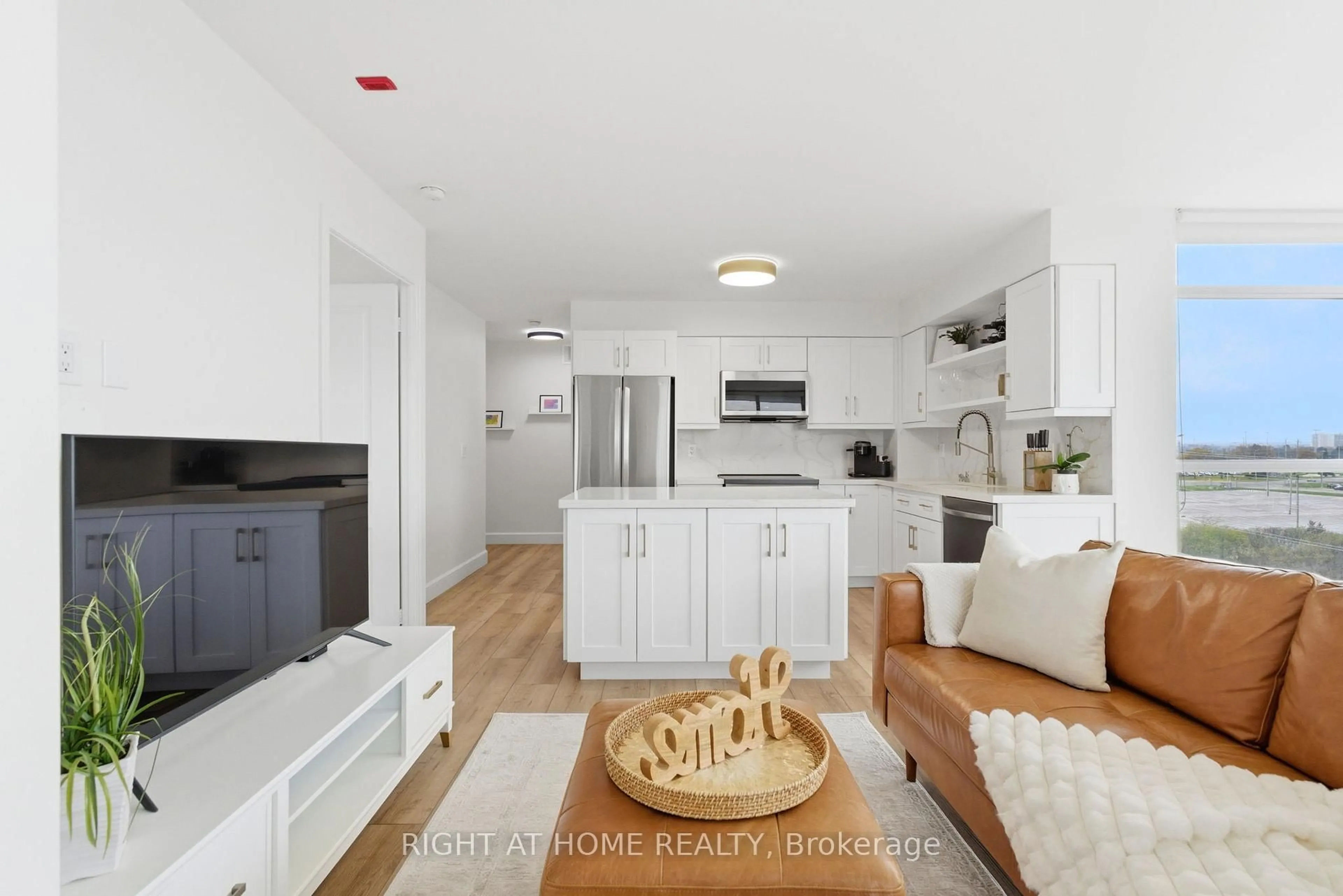 Open concept kitchen, wood/laminate floor for 1600 Charles St #711, Whitby Ontario L1N 0G4