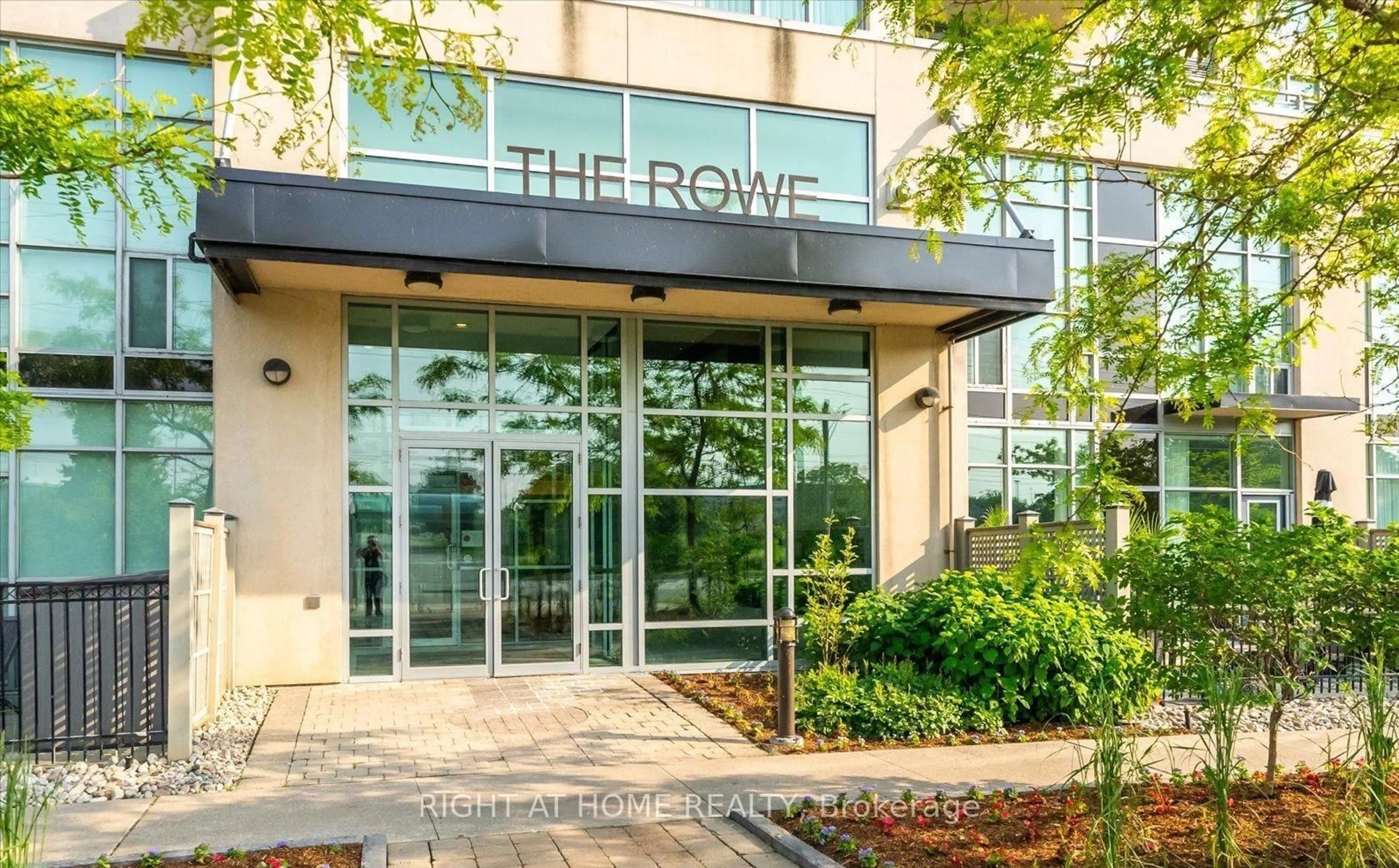 Lobby for 1600 Charles St #711, Whitby Ontario L1N 0G4